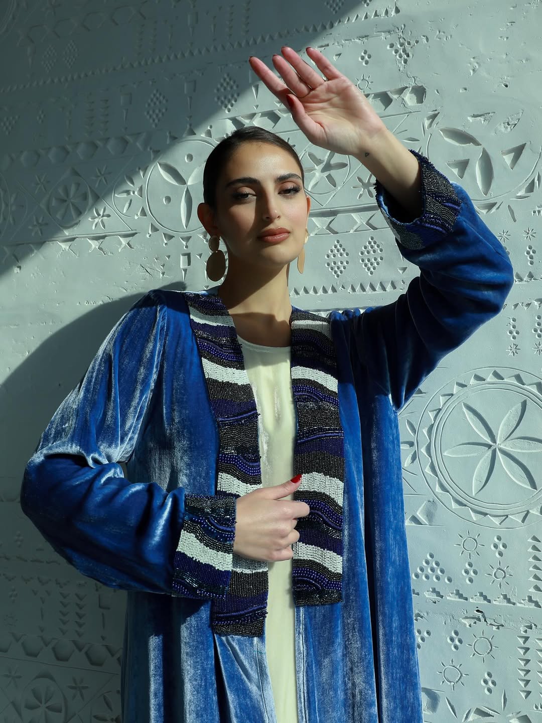 VE - 401 ABAYA - SHATHR - MIRA Y MANO