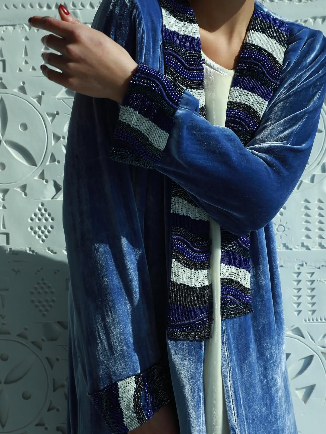 VE - 401 ABAYA - SHATHR - MIRA Y MANO