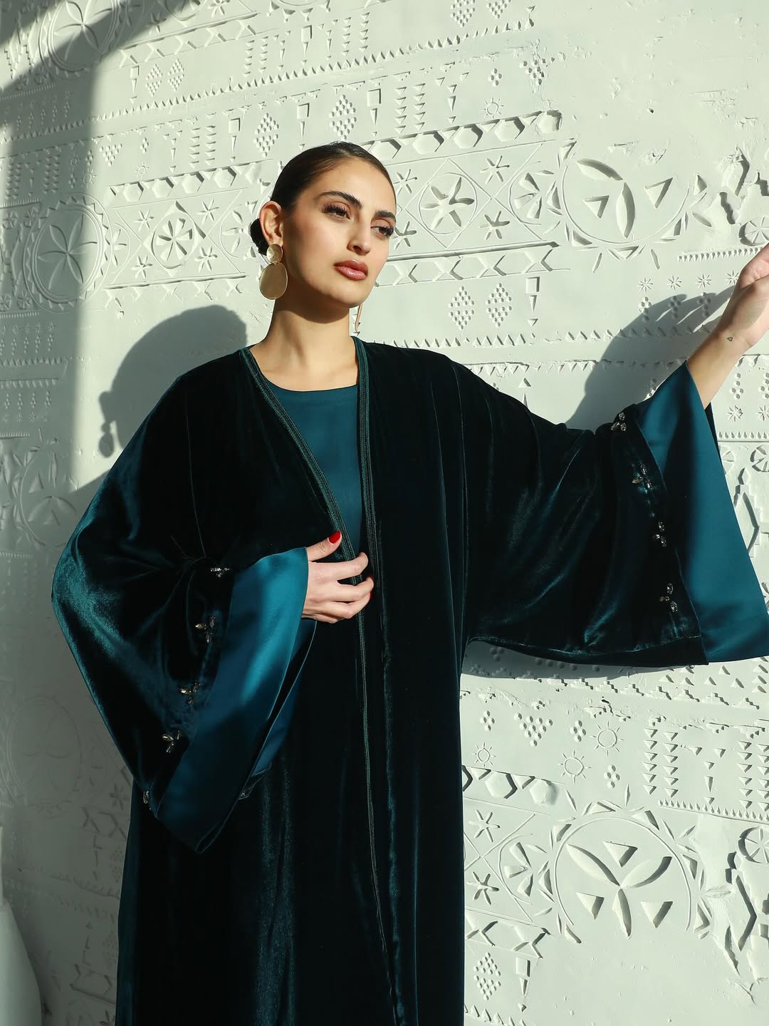 VE - 402 ABAYA - SHATHR - MIRA Y MANO