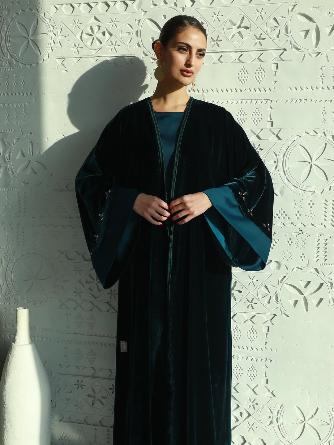 VE - 402 ABAYA - SHATHR - MIRA Y MANO