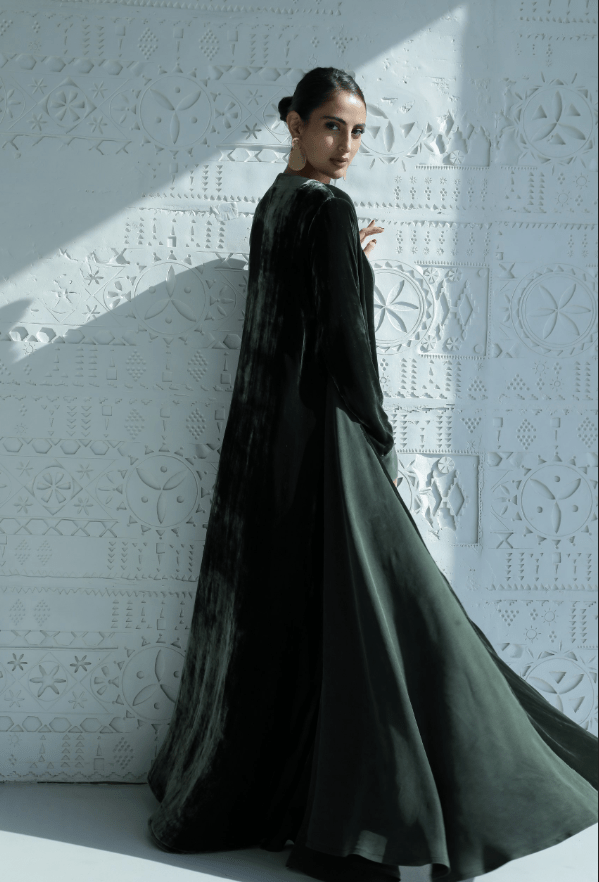 VE - 403A ABAYA - SHATHR - MIRA Y MANO