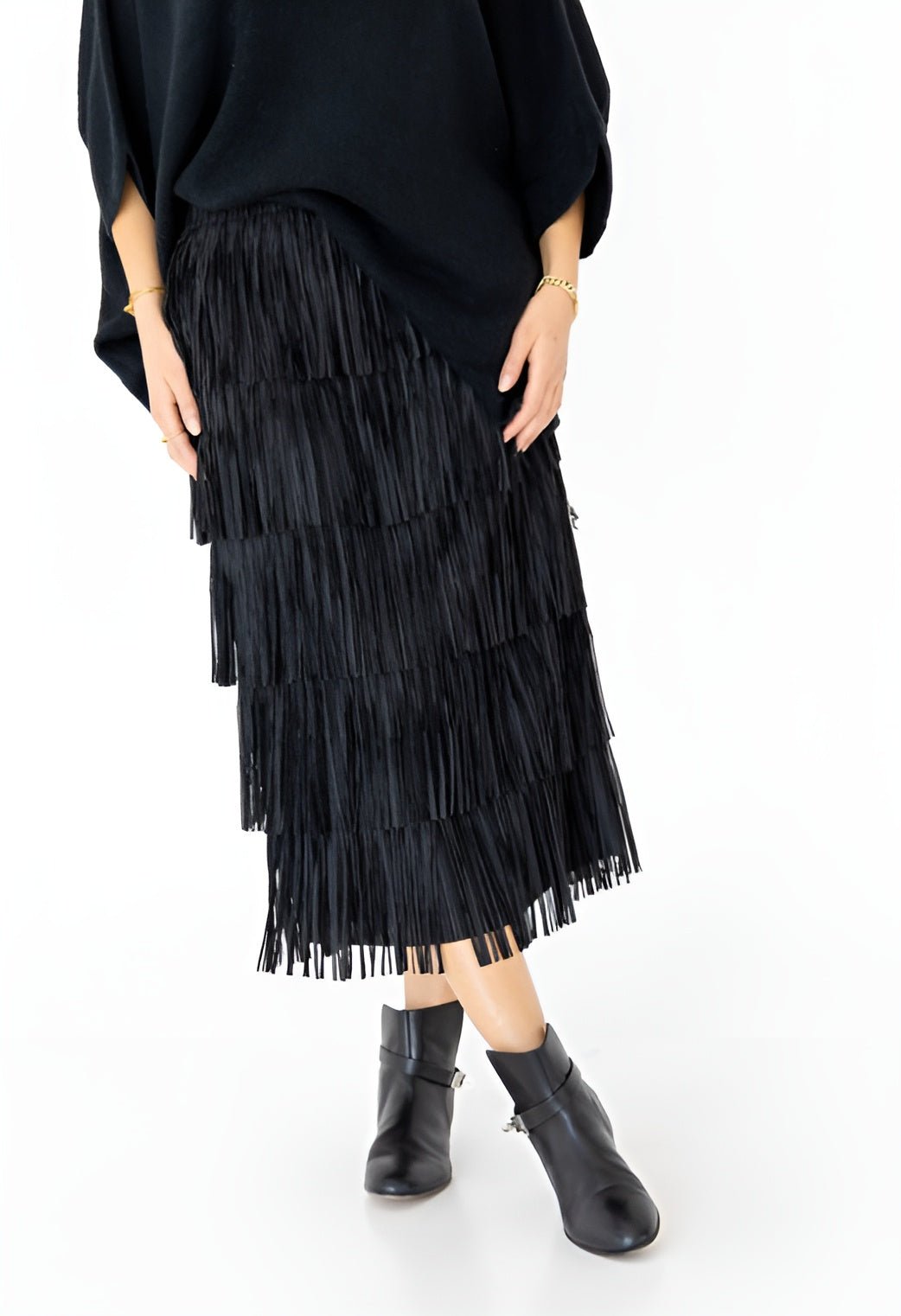 صورة للمنتج AW25 SLK 002-BK – بلوزة وتنورة – MIRA Y MANO