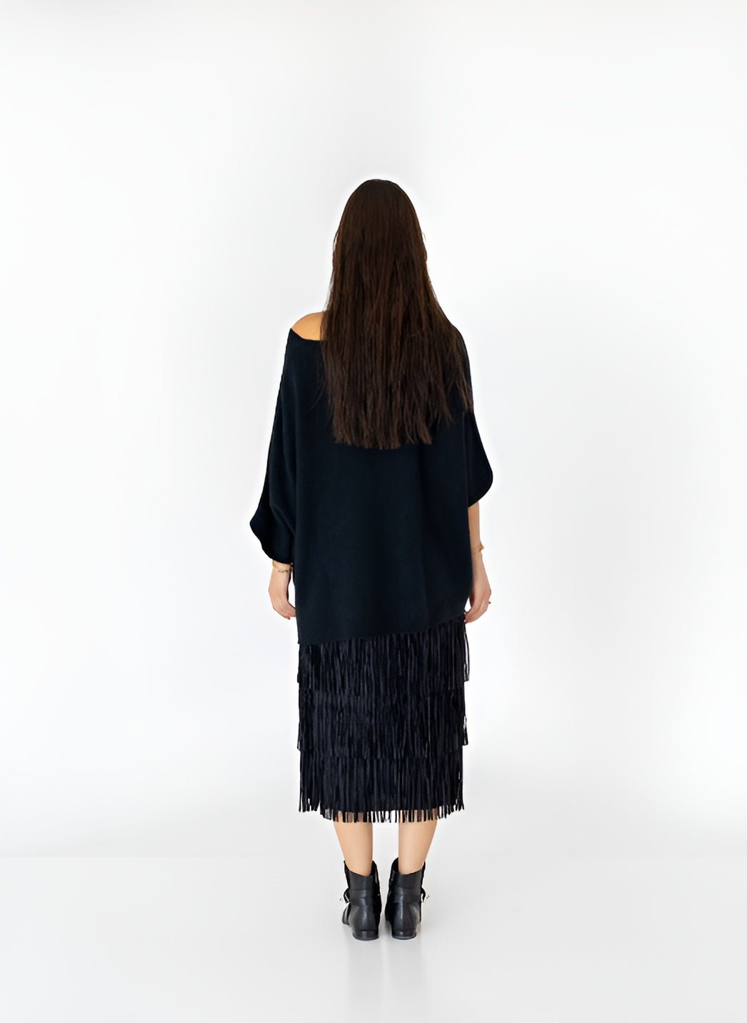 صورة للمنتج AW25 SLK 002-BK – بلوزة وتنورة – MIRA Y MANO