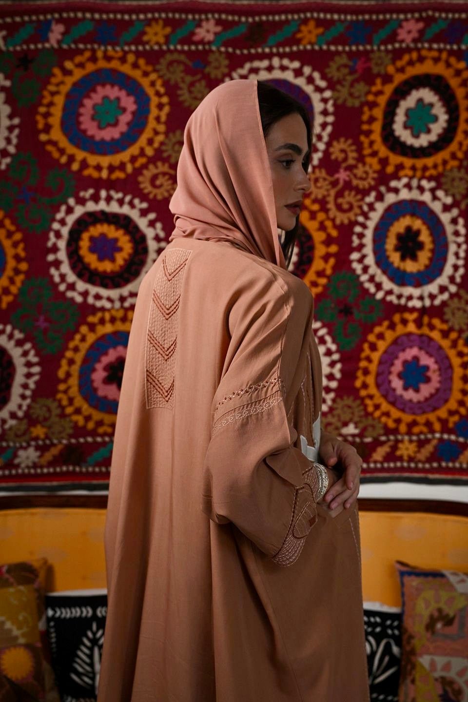 AINA PERU ABAYA - SR BY SONALI RAMAN - MIRA Y MANO