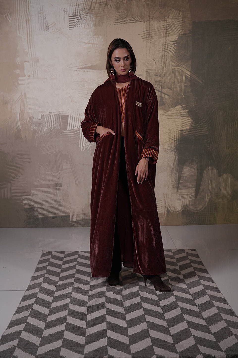 ANUM - FB ABAYA - SR BY SONALI RAMAN - MIRA Y MANO