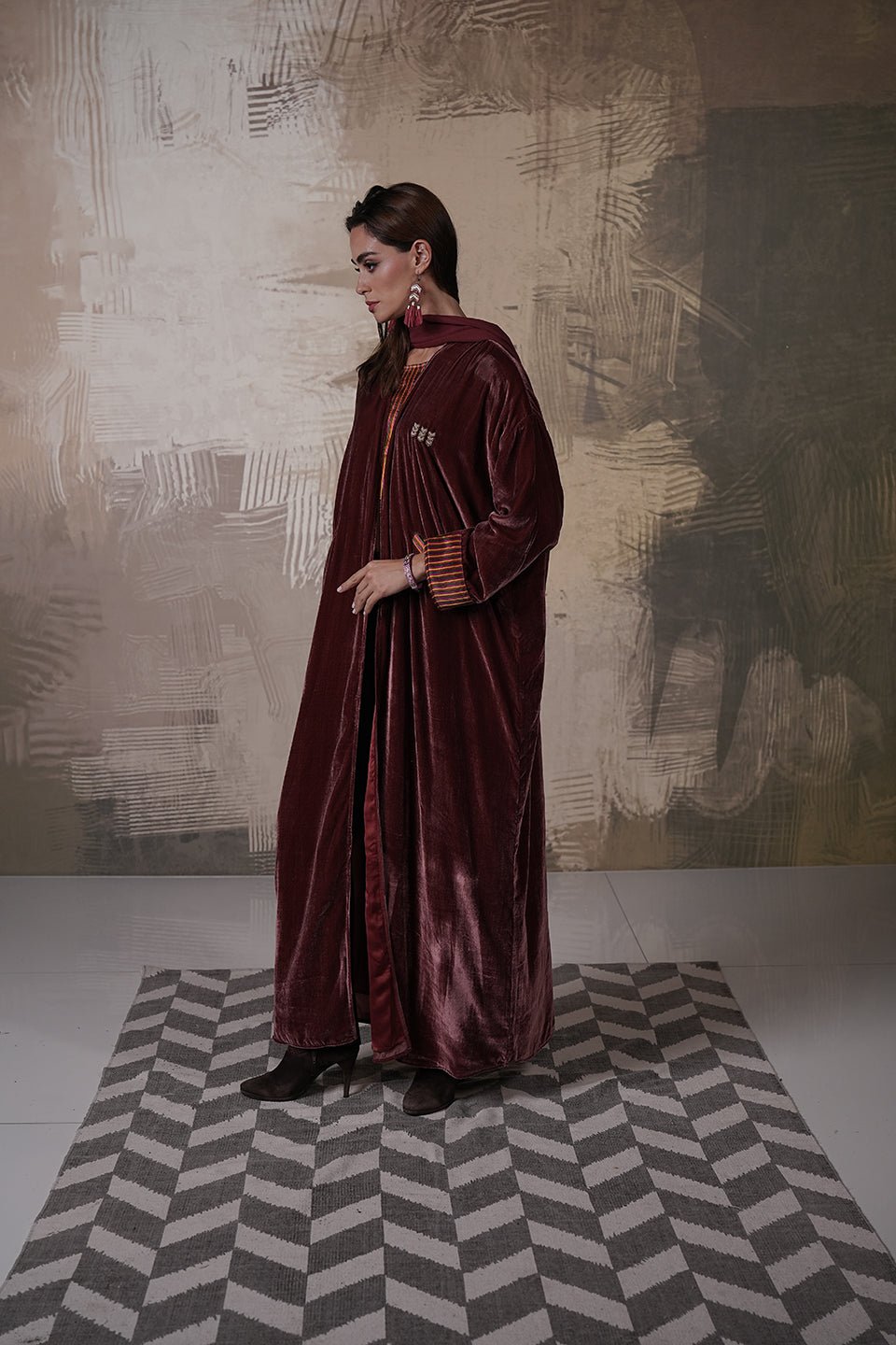 ANUM - FB ABAYA - SR BY SONALI RAMAN - MIRA Y MANO