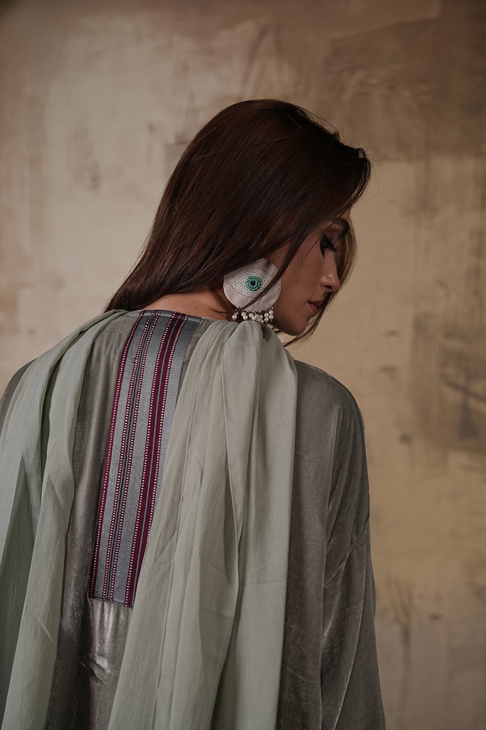 ARWA ABAYA - SR BY SONALI RAMAN - MIRA Y MANO