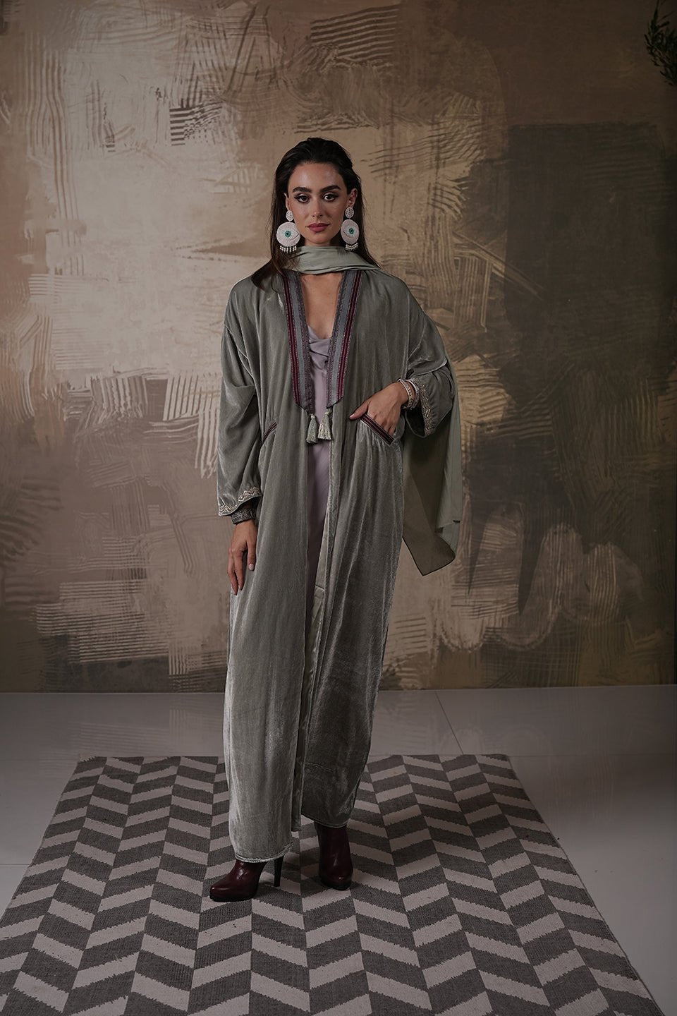 ARWA ABAYA - SR BY SONALI RAMAN - MIRA Y MANO