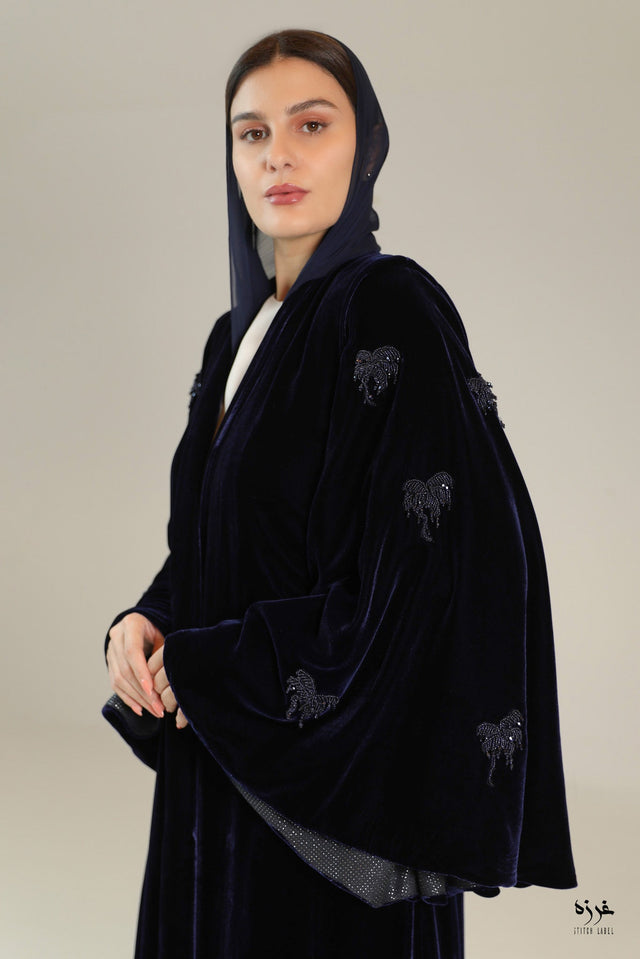 AW24STIT439 ABAYA - STITCH LABEL - MIRA Y MANO