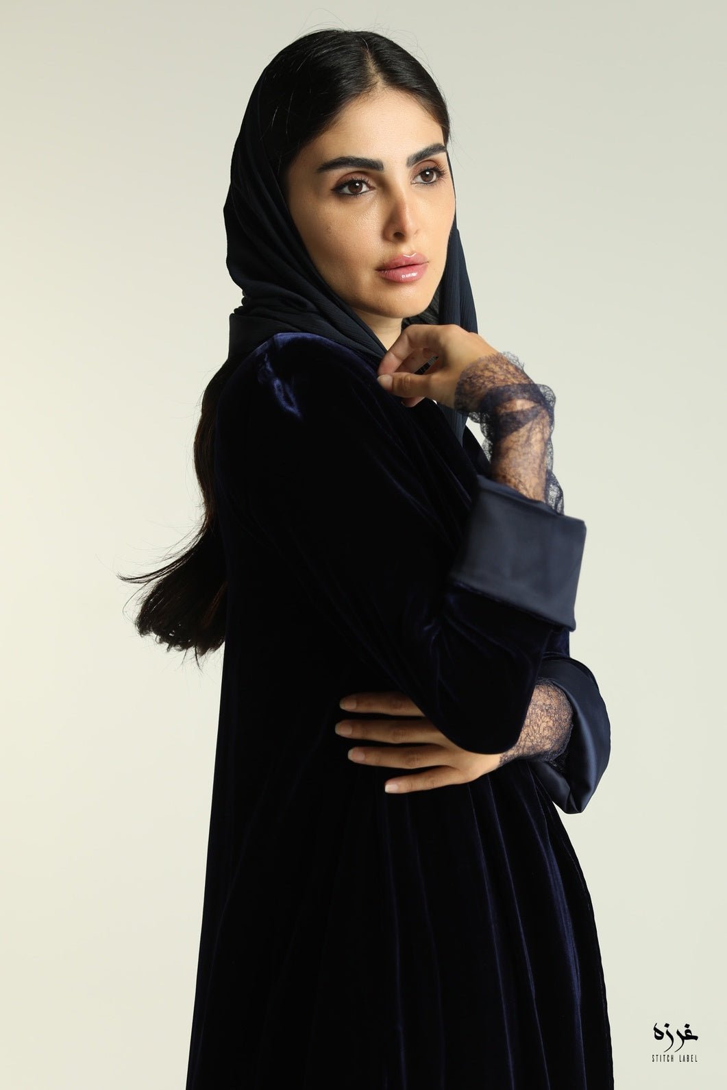 AW24STIT443 ABAYA - STITCH LABEL - MIRA Y MANO