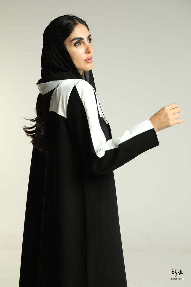 AW24STIT460 ABAYA - STITCH LABEL - MIRA Y MANO