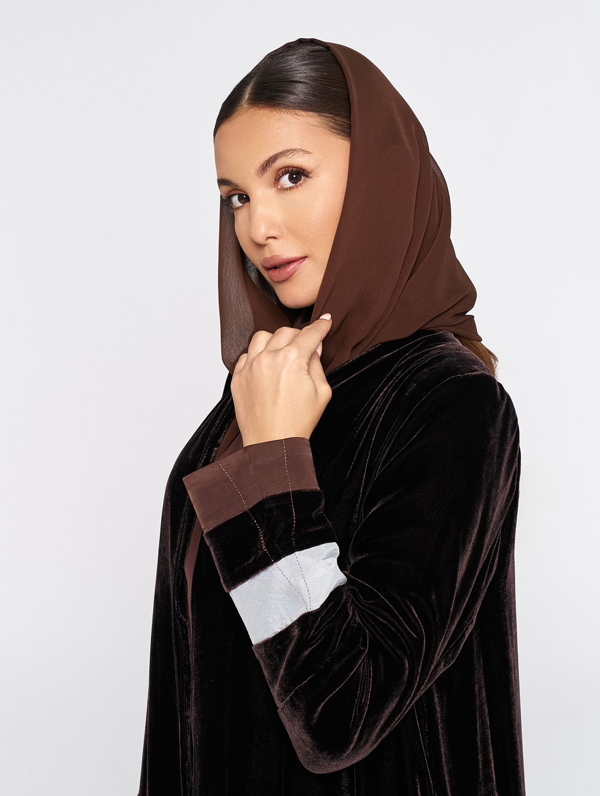 AW25STIT635 ABAYA - STITCH LABEL - MIRA Y MANO