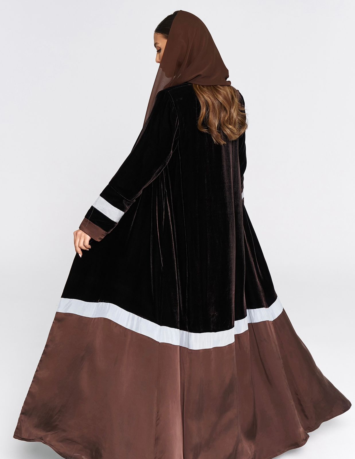 AW25STIT635 ABAYA - STITCH LABEL - MIRA Y MANO