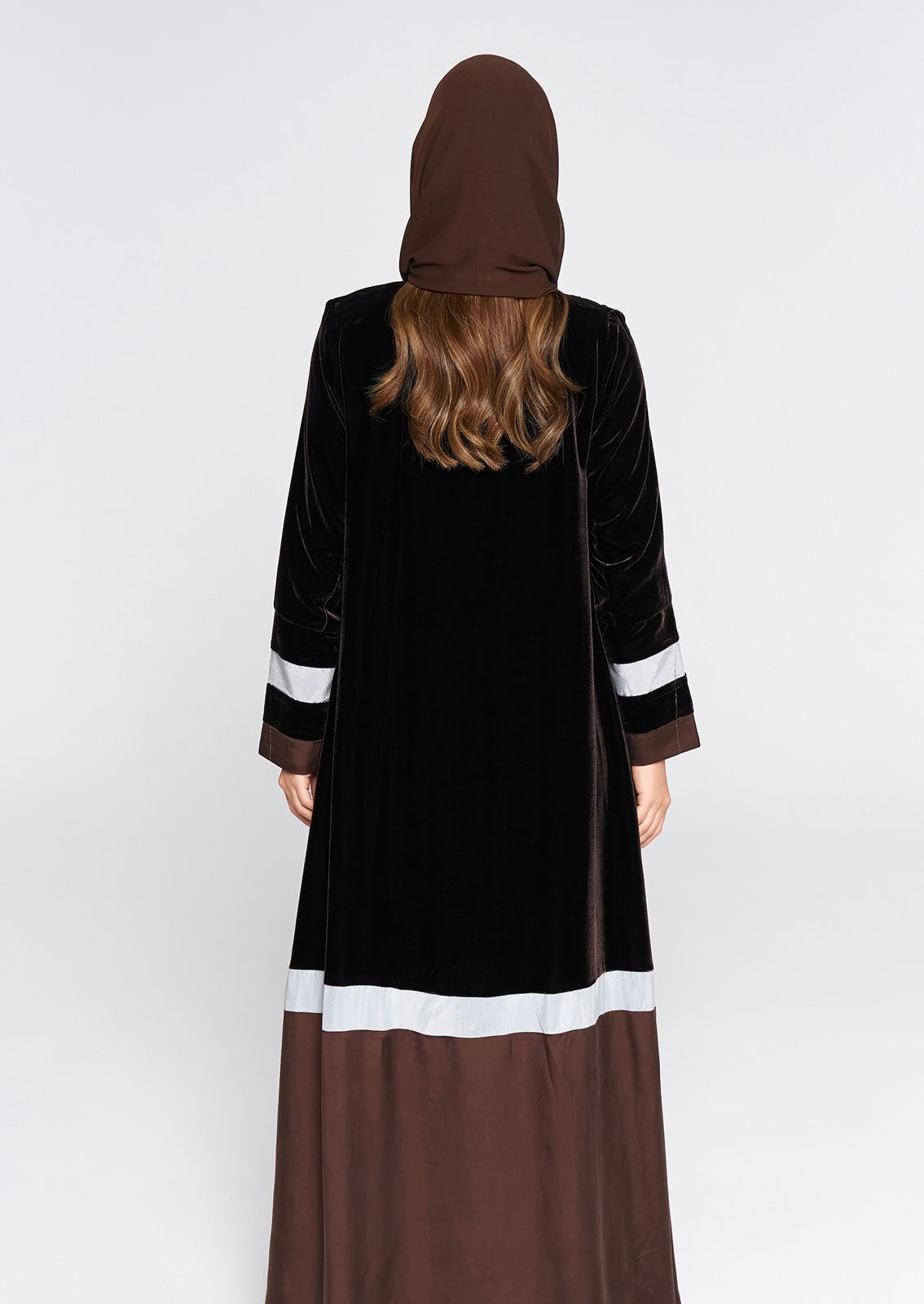 AW25STIT635 ABAYA - STITCH LABEL - MIRA Y MANO