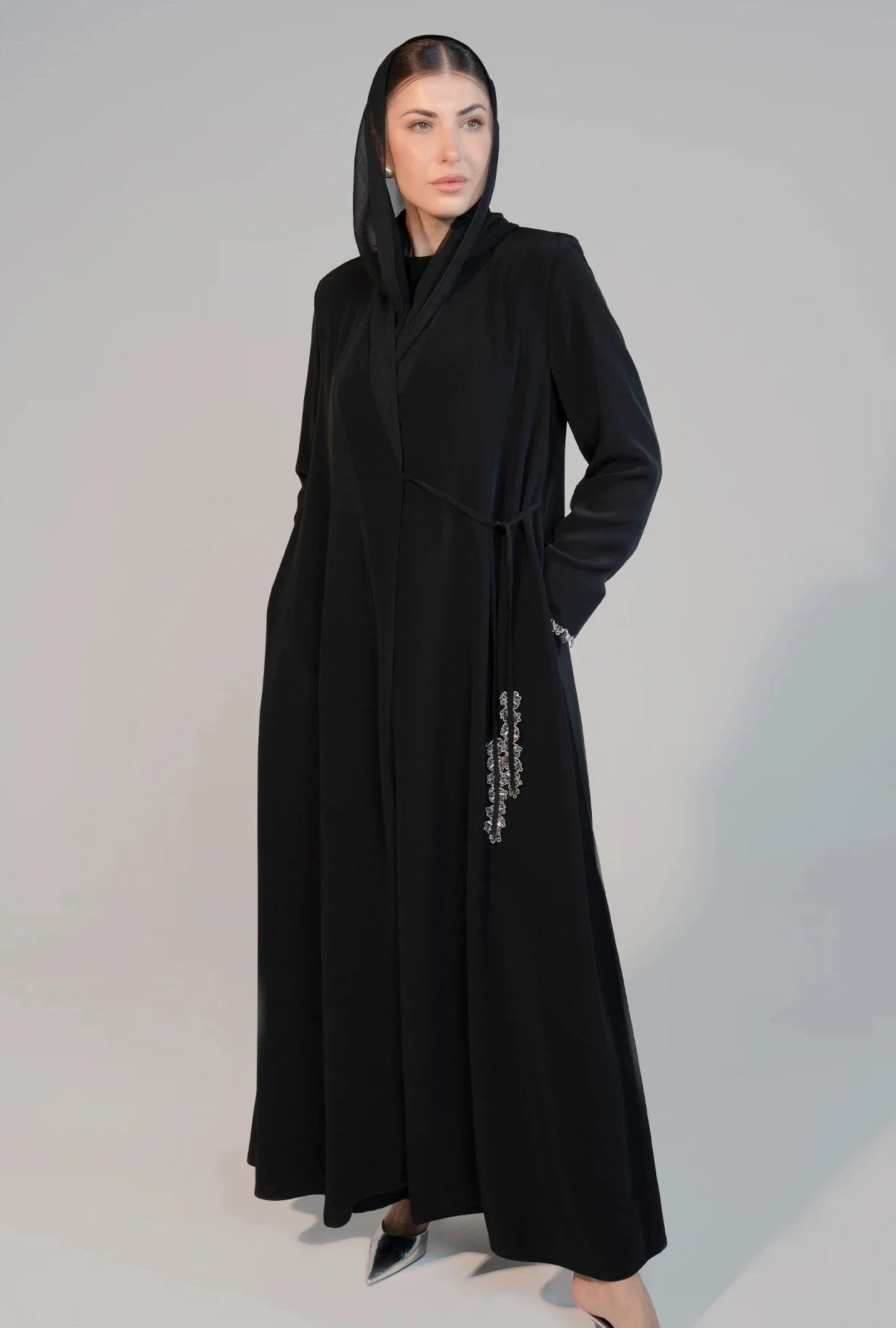 SS25STIT561 ABAYA - STITCH LABEL - MIRA Y MANO