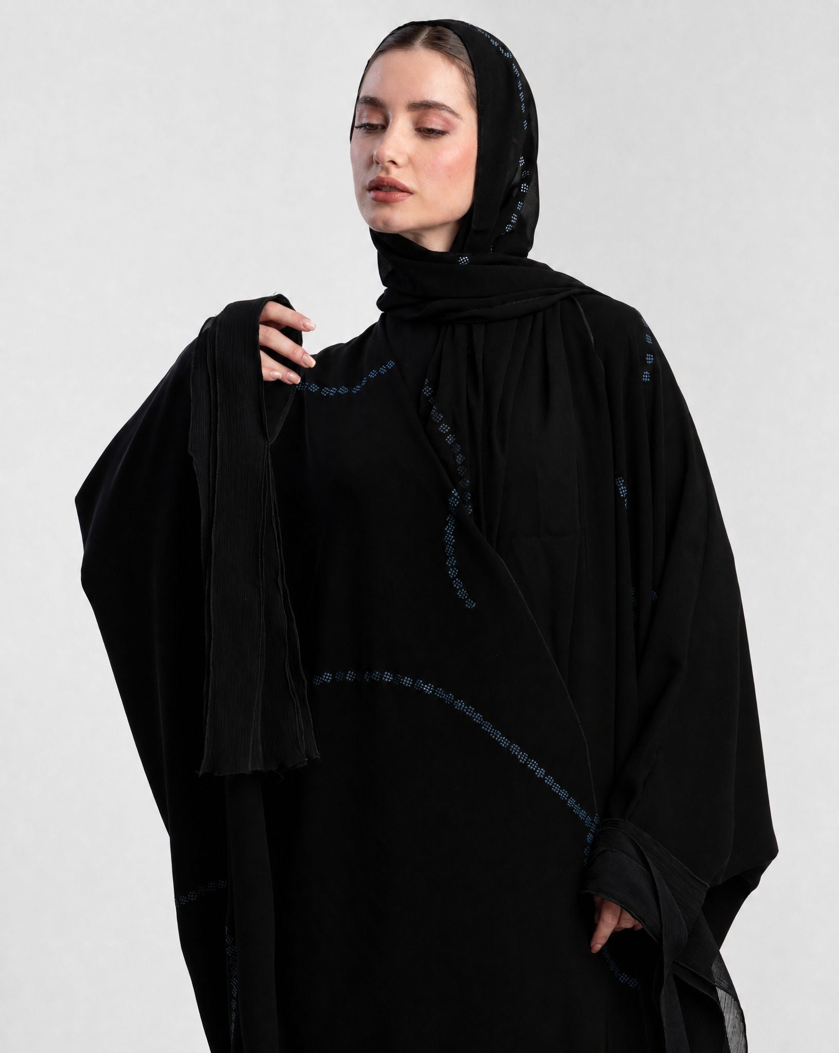 SS26STIT707 ABAYA - STITCH LABEL - MIRA Y MANO