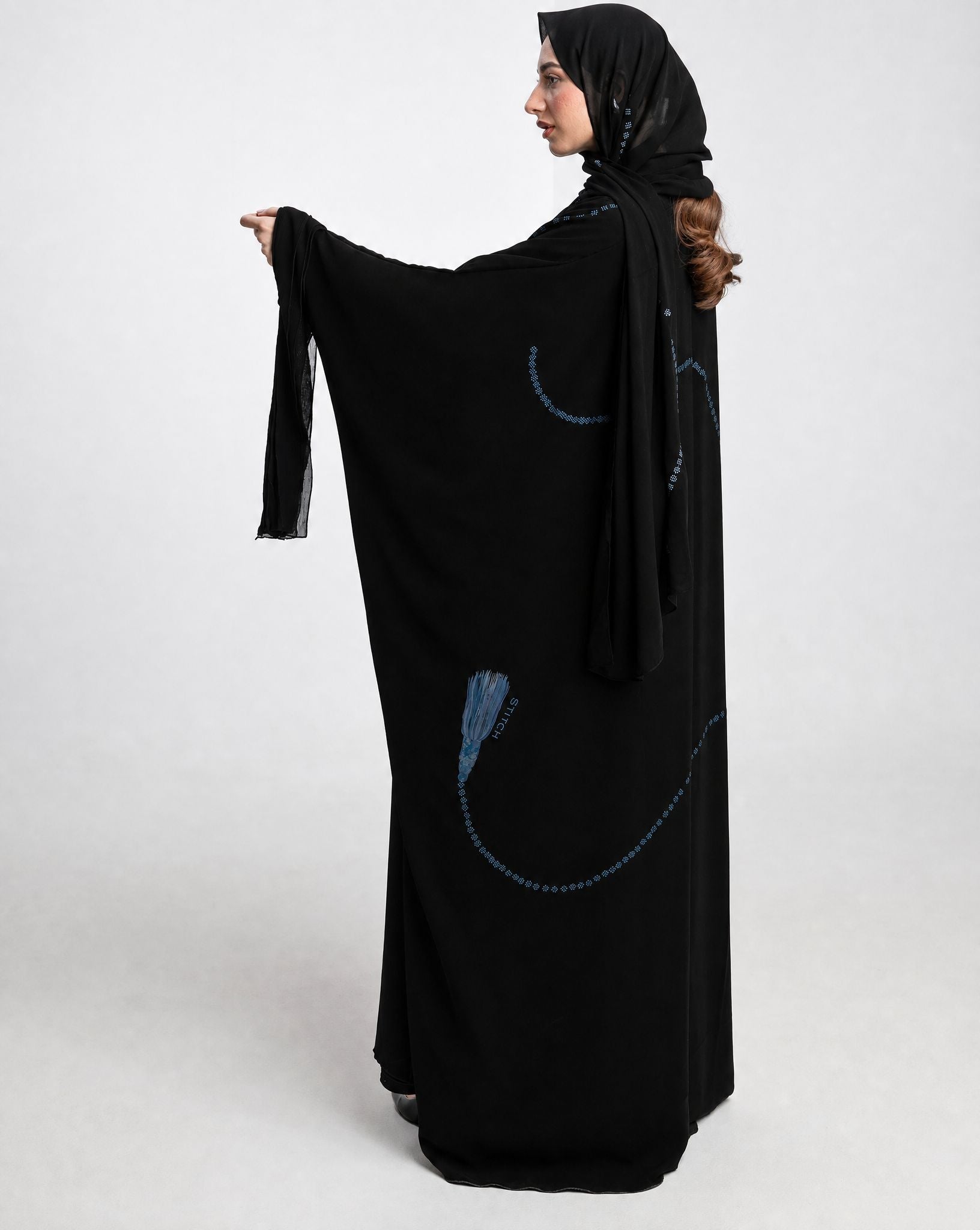 SS26STIT707 ABAYA - STITCH LABEL - MIRA Y MANO