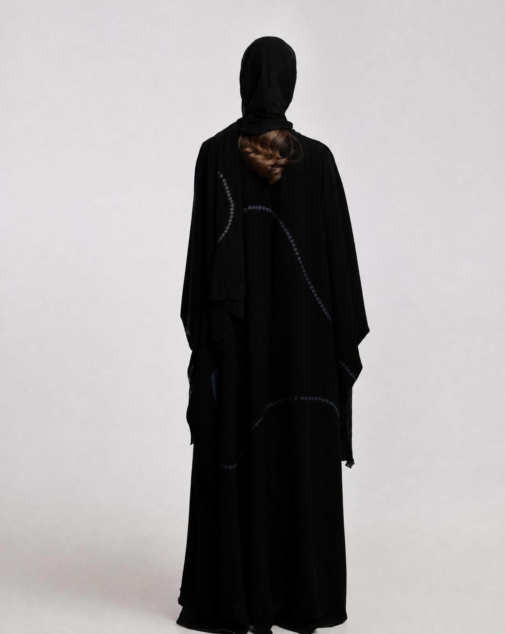 SS26STIT707 ABAYA - STITCH LABEL - MIRA Y MANO