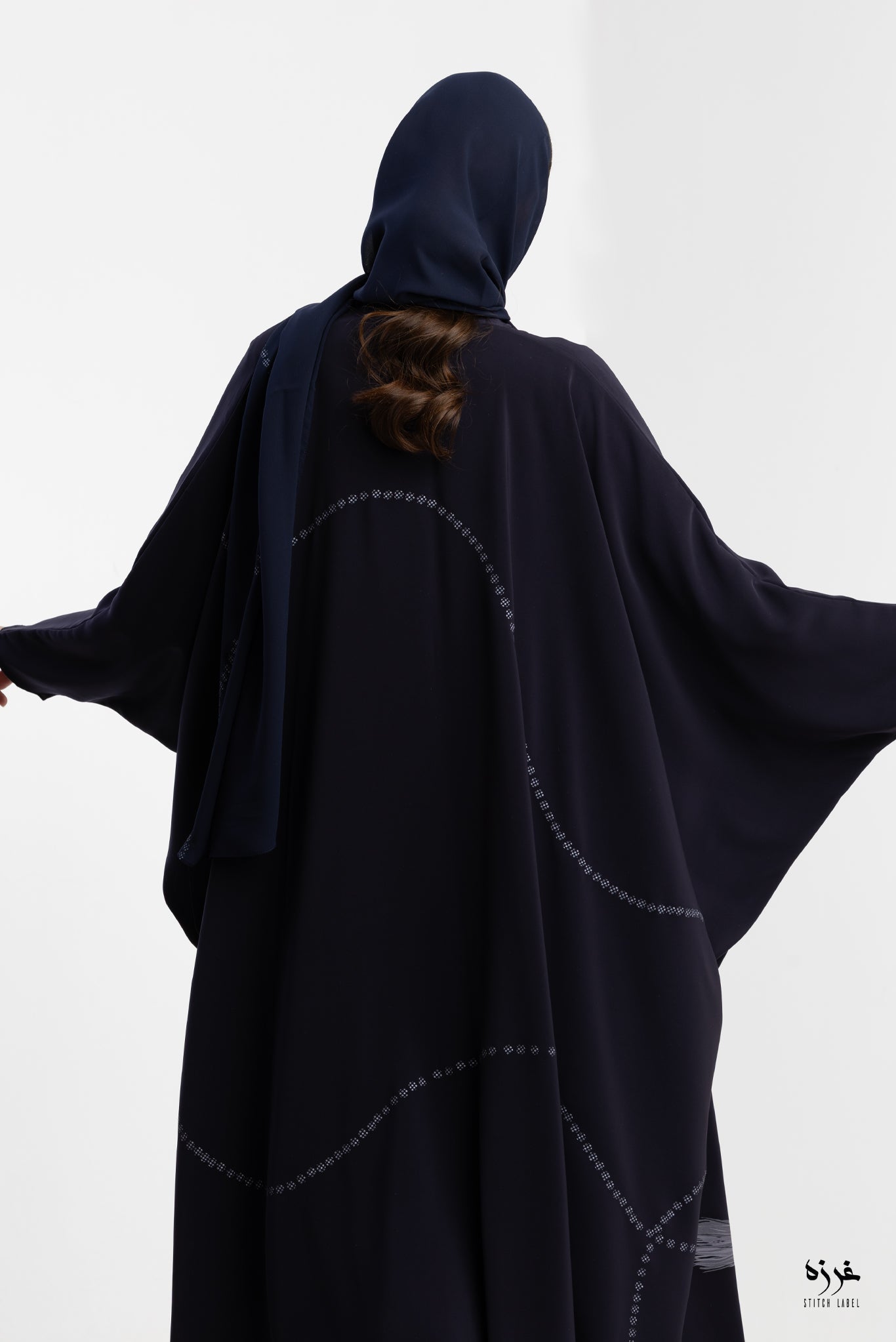 SS26STIT708 ABAYA - STITCH LABEL - MIRA Y MANO