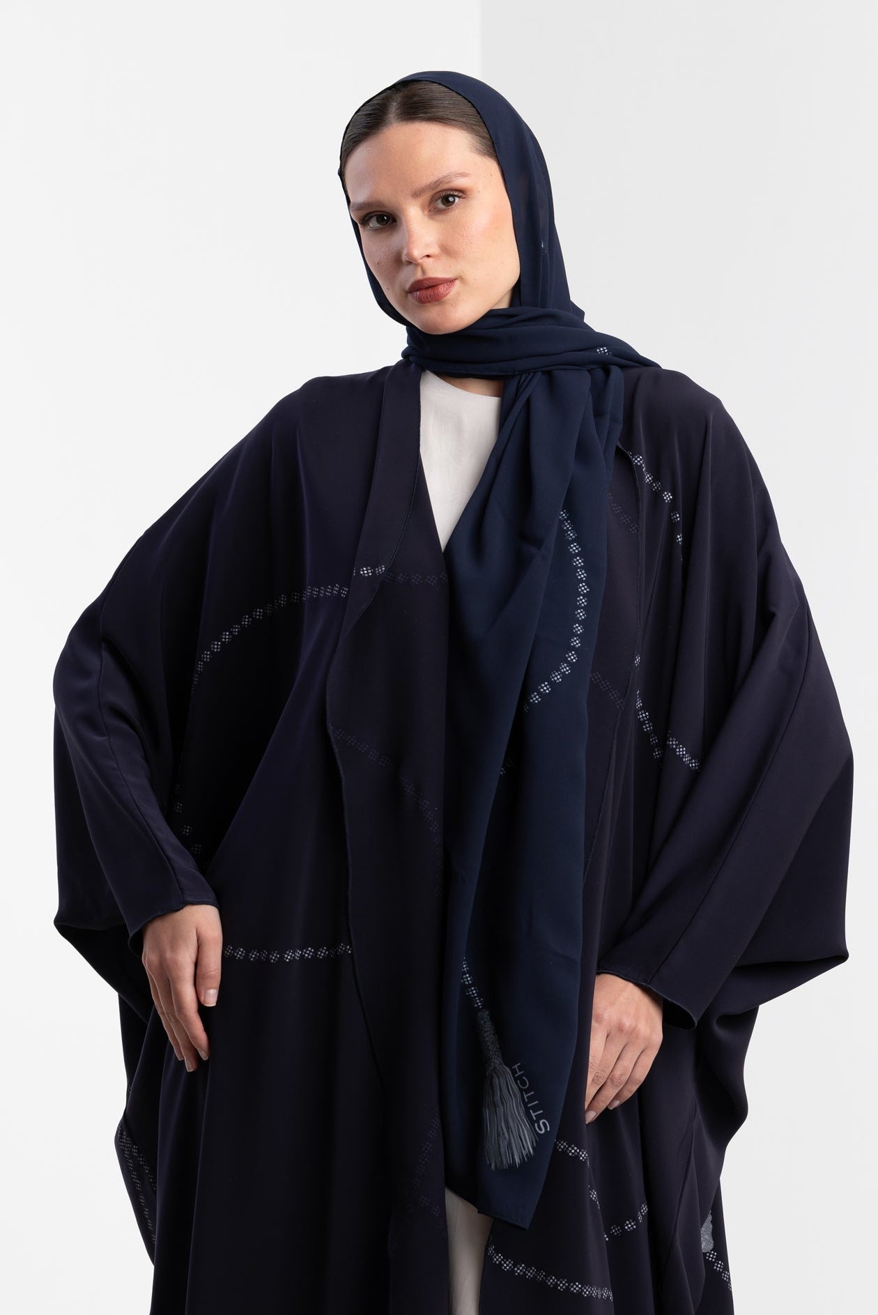 SS26STIT708 ABAYA - STITCH LABEL - MIRA Y MANO