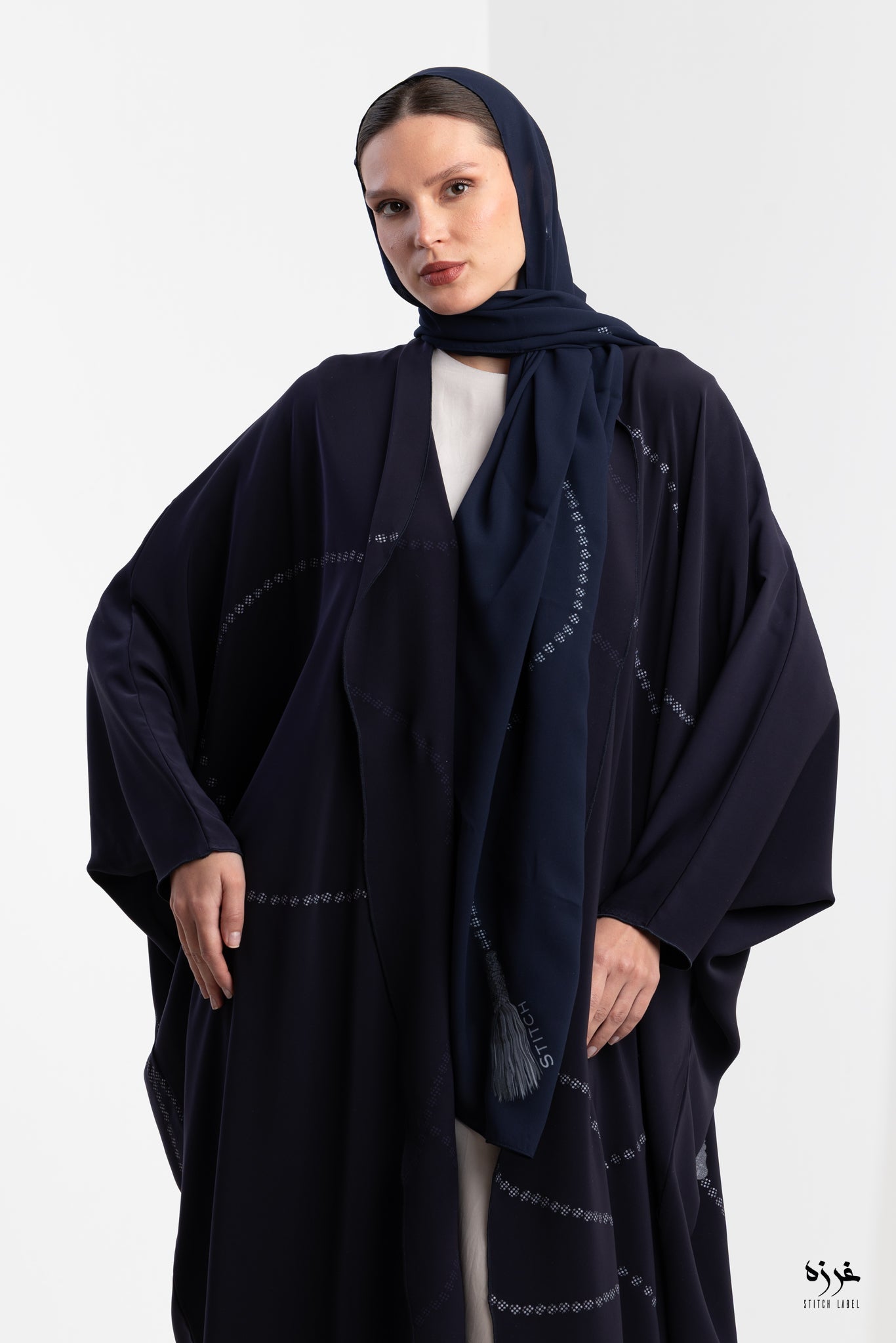 SS26STIT708 ABAYA - STITCH LABEL - MIRA Y MANO