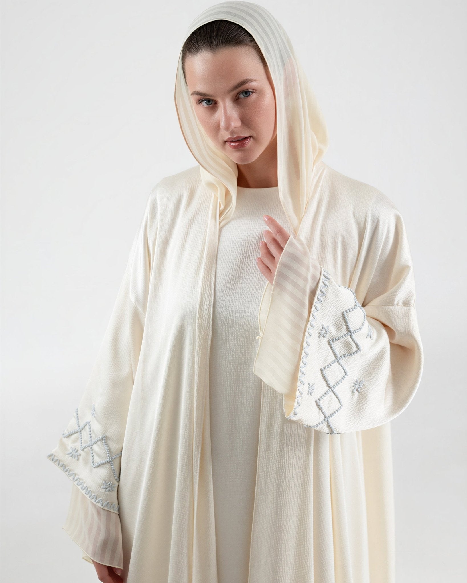 SS26STIT752 ABAYA - STITCH LABEL - MIRA Y MANO