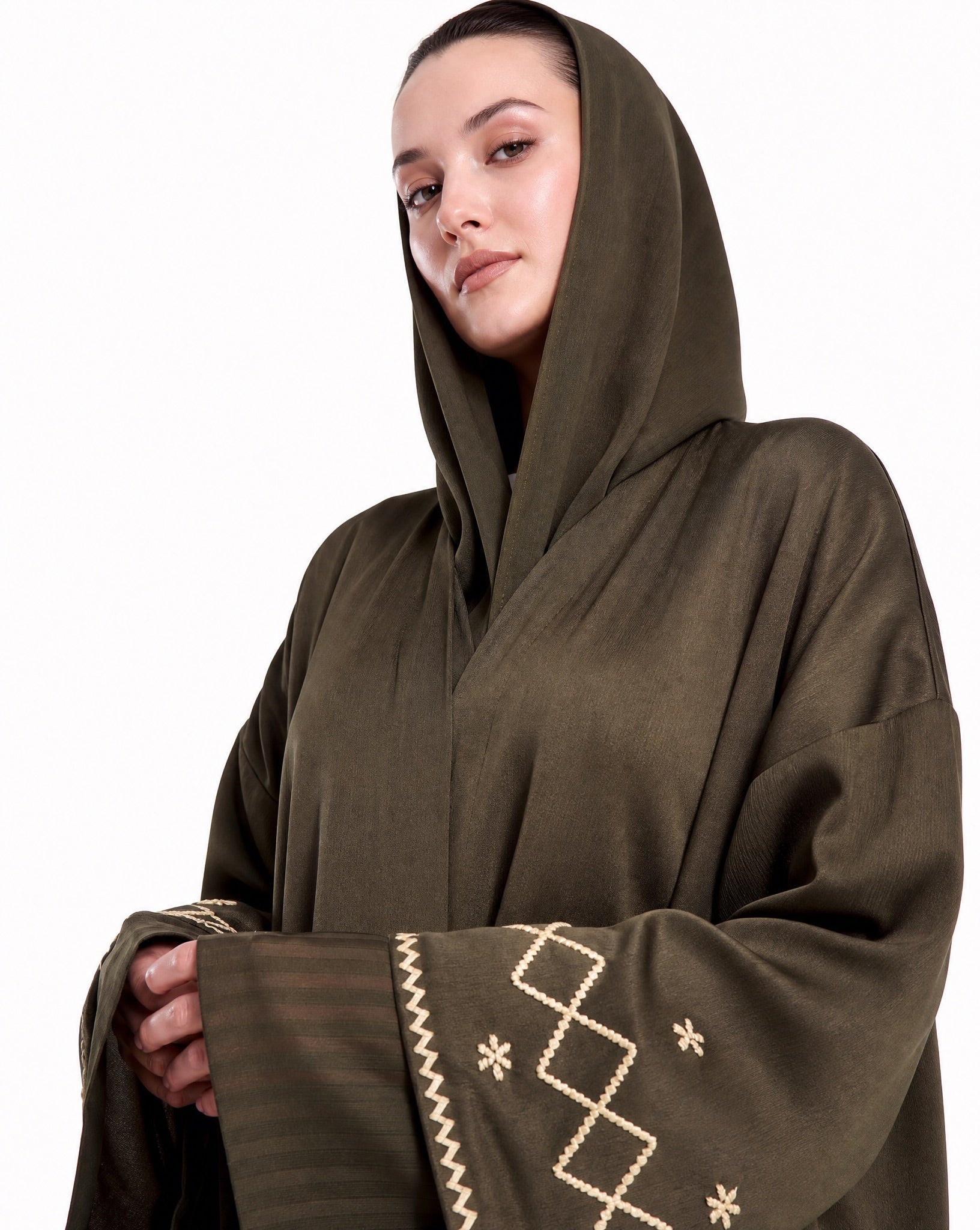 SS26STIT766 Dark Olive Green Crepe Abaya - STITCH LABEL - MIRA Y MANO