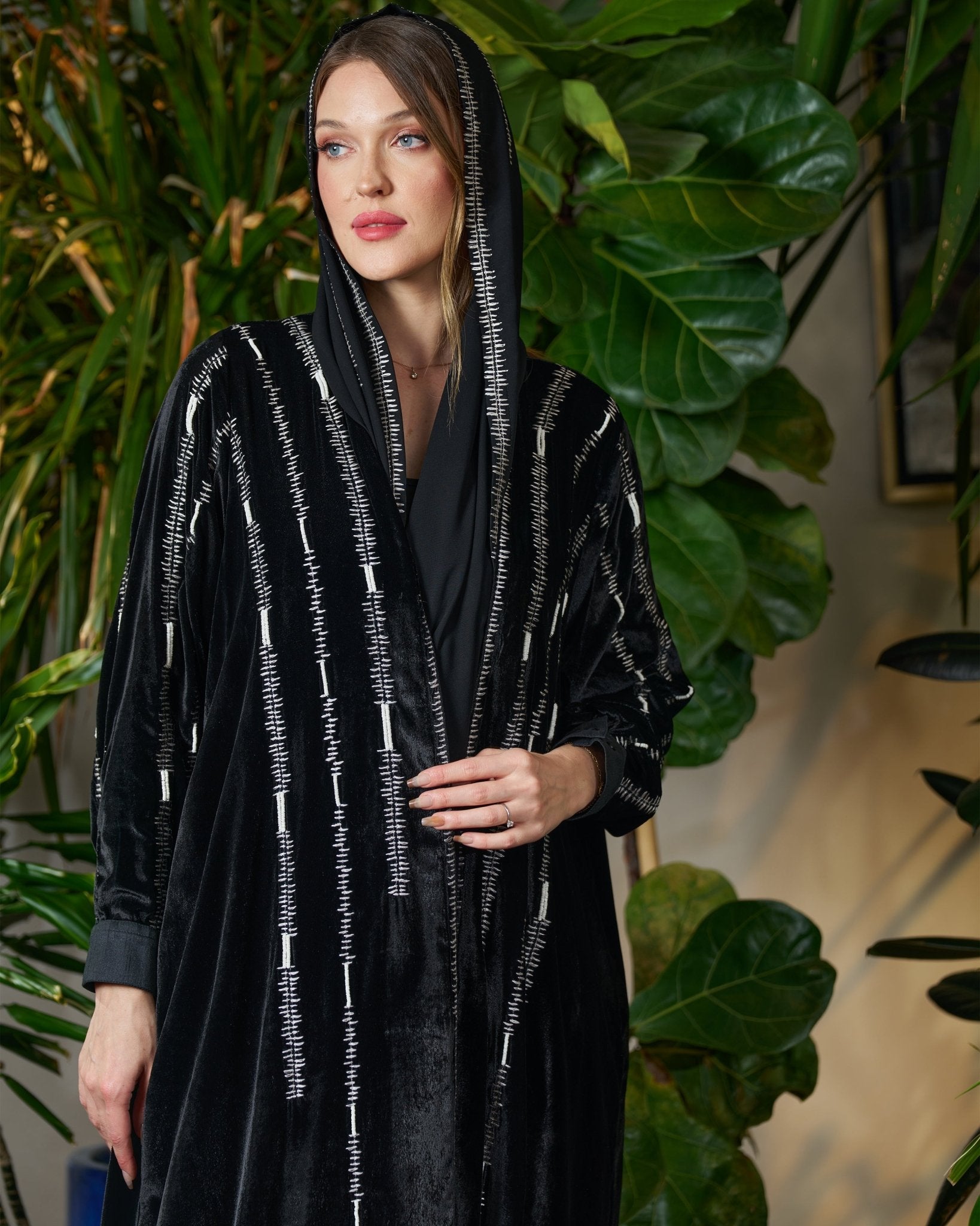 FG 962 ABAYA - STYLE HAUTE COUTURE - MIRA Y MANO
