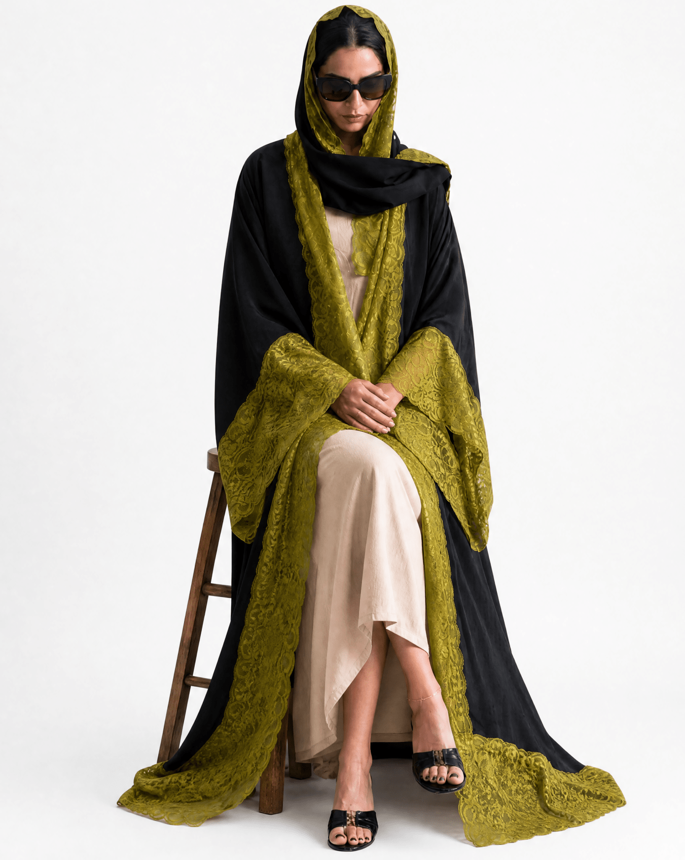 540SU - SK ABAYA - SUZAN MAZAFFAR - MIRA Y MANO