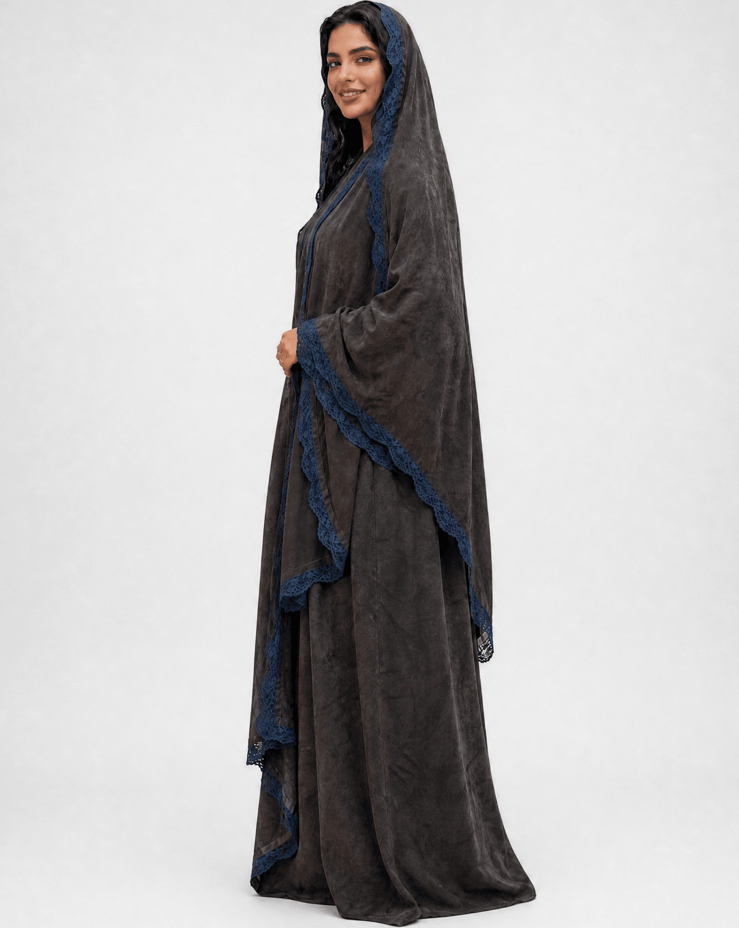 580SU - DG ABAYA - SUZAN MAZAFFAR - MIRA Y MANO