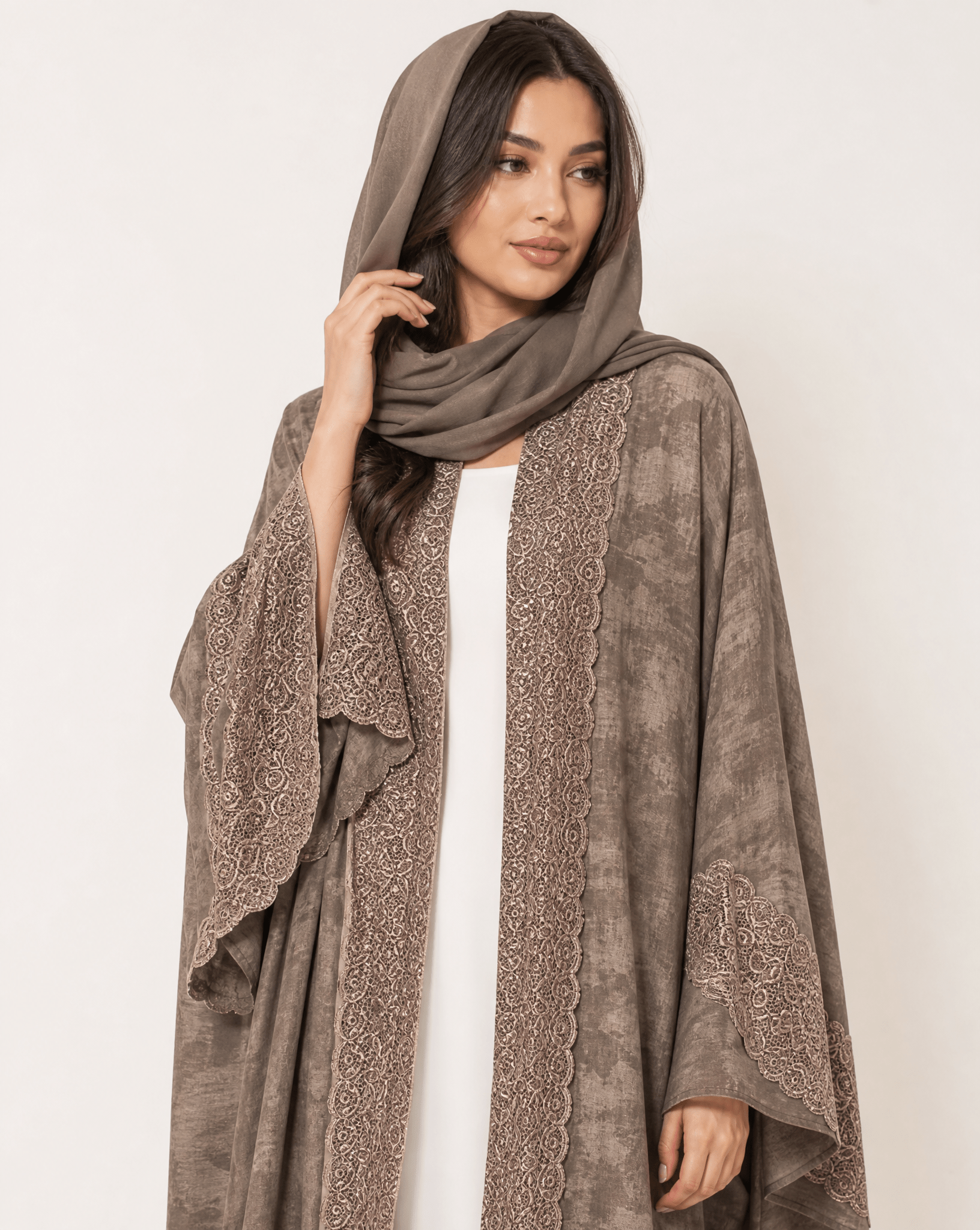 580SU - RB ABAYA - SUZAN MAZAFFAR - MIRA Y MANO