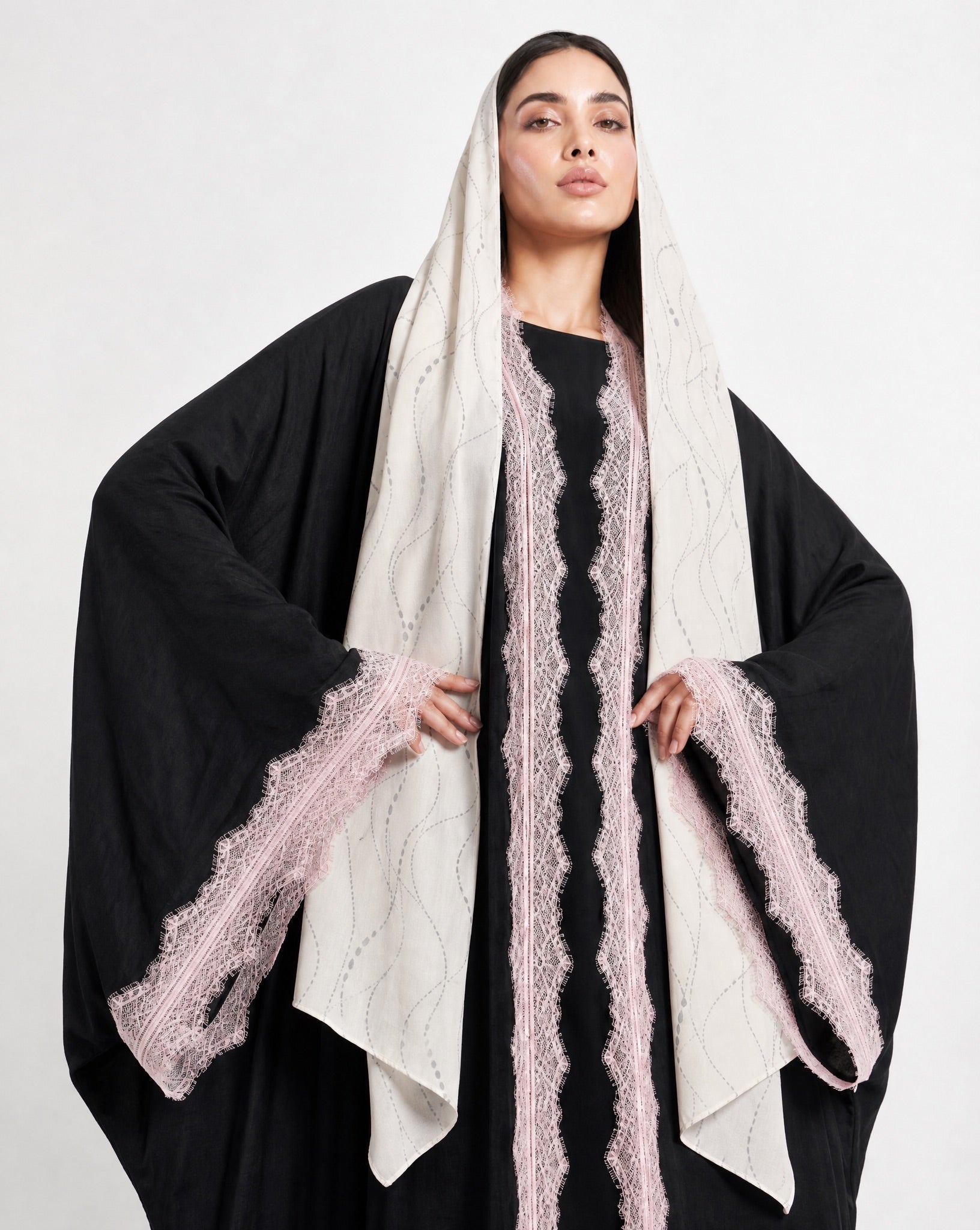 540SU-B-BK ABAYA - SUZAN MUZAFFAR - MIRA Y MANO