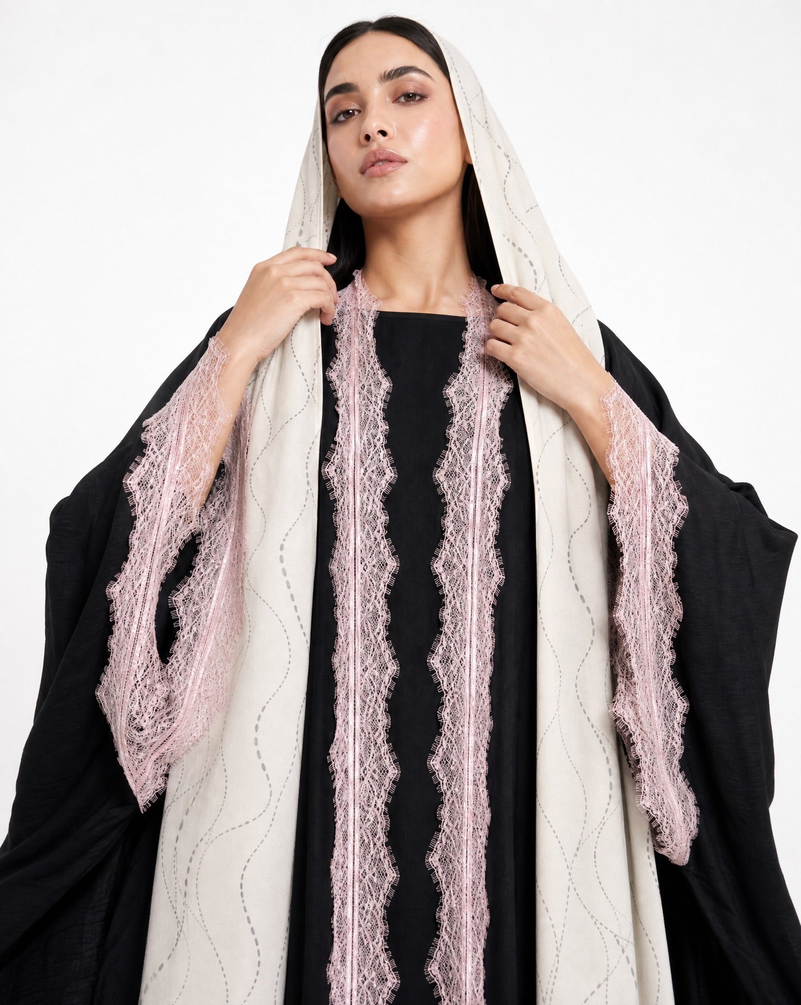 540SU-B-BK ABAYA - SUZAN MUZAFFAR - MIRA Y MANO