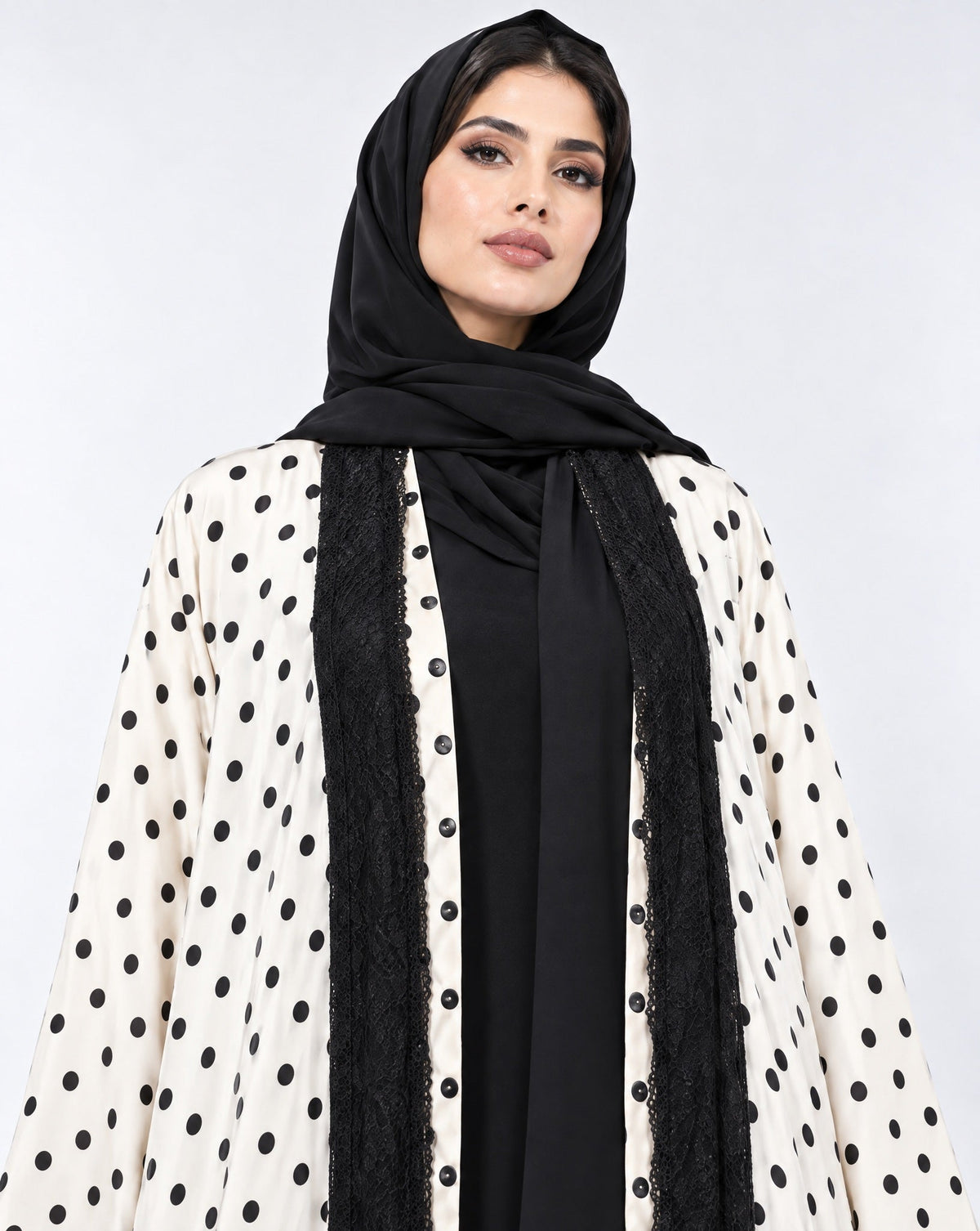 540SU-WH ABAYA - SUZAN MUZAFFAR - MIRA Y MANO