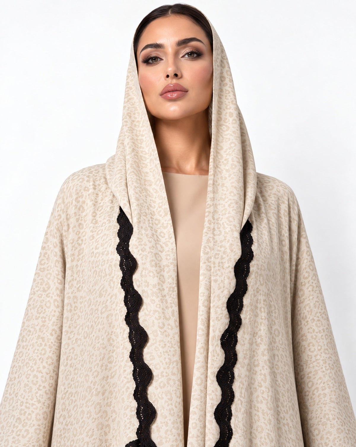 580SU-BE ABAYA - SUZAN MUZAFFAR - MIRA Y MANO