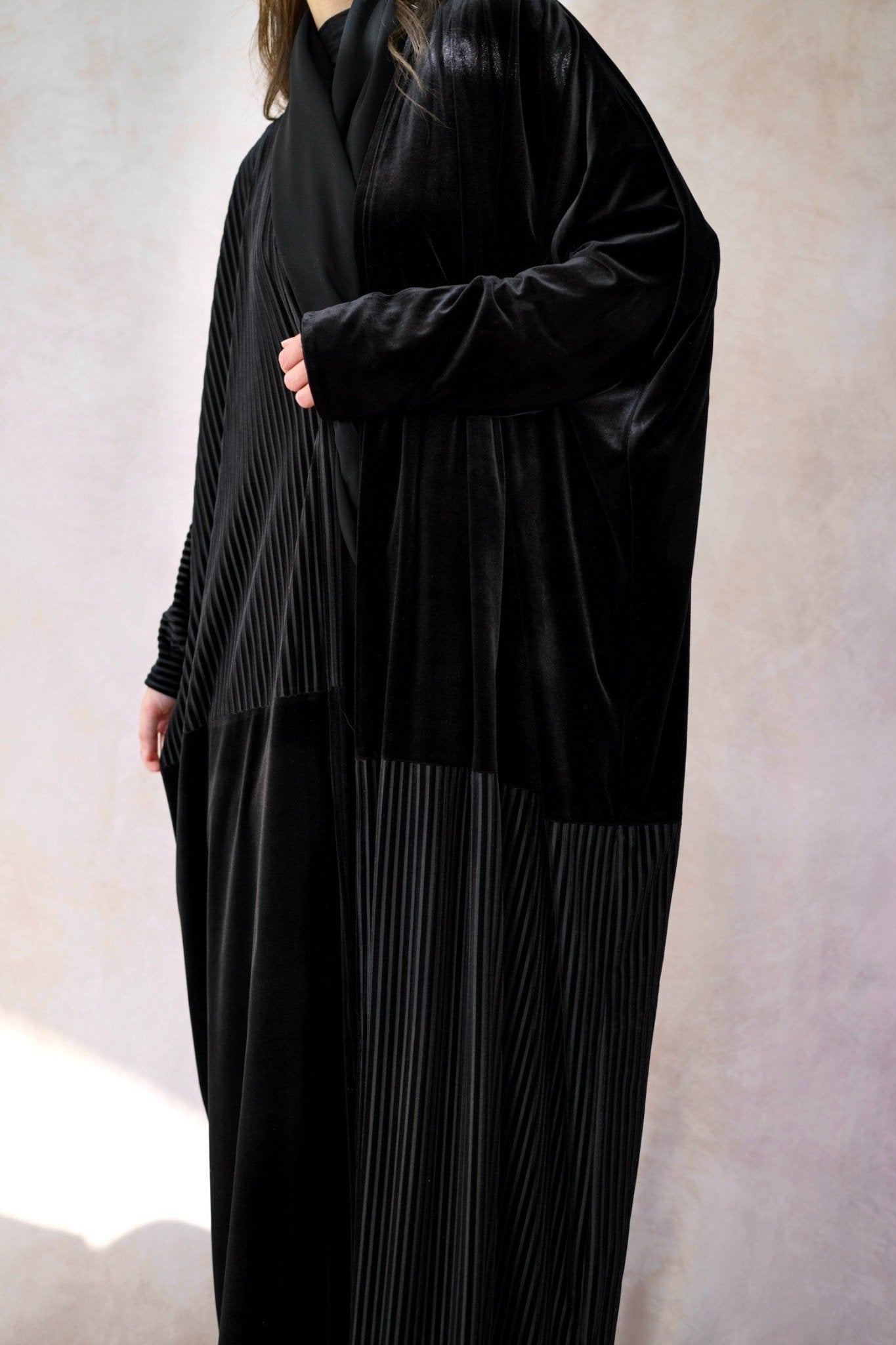 ALIGN BLACK ABAYA - TEAL - MIRA Y MANO