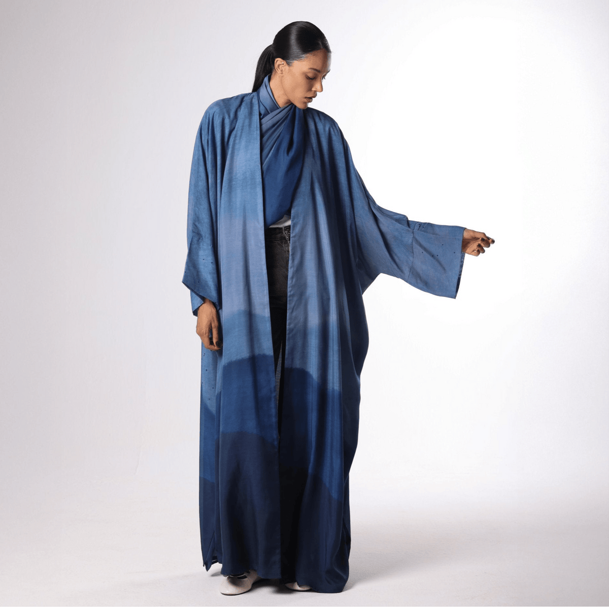Full Moon-B – عباية قطن مخلوط زرقاء – صورة المنتج 1