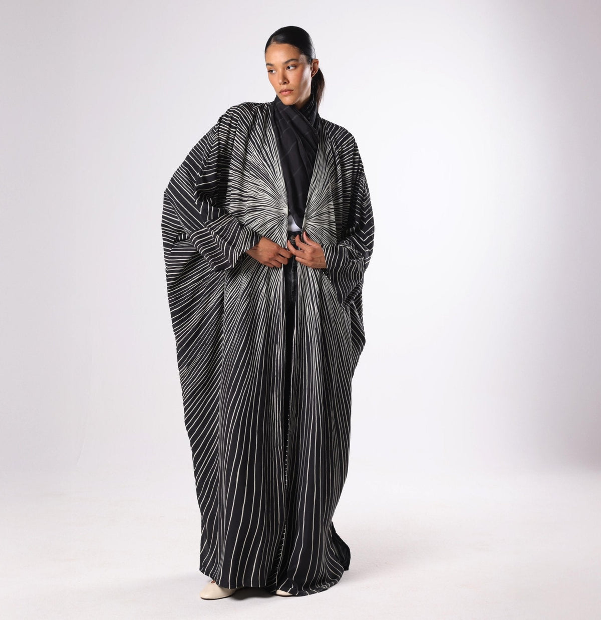 SUNRAYS - BK ABAYA - MIRA Y MANO