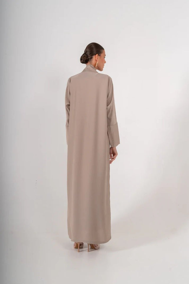 TH1383 ABAYA - THAA KSA - MIRA Y MANO