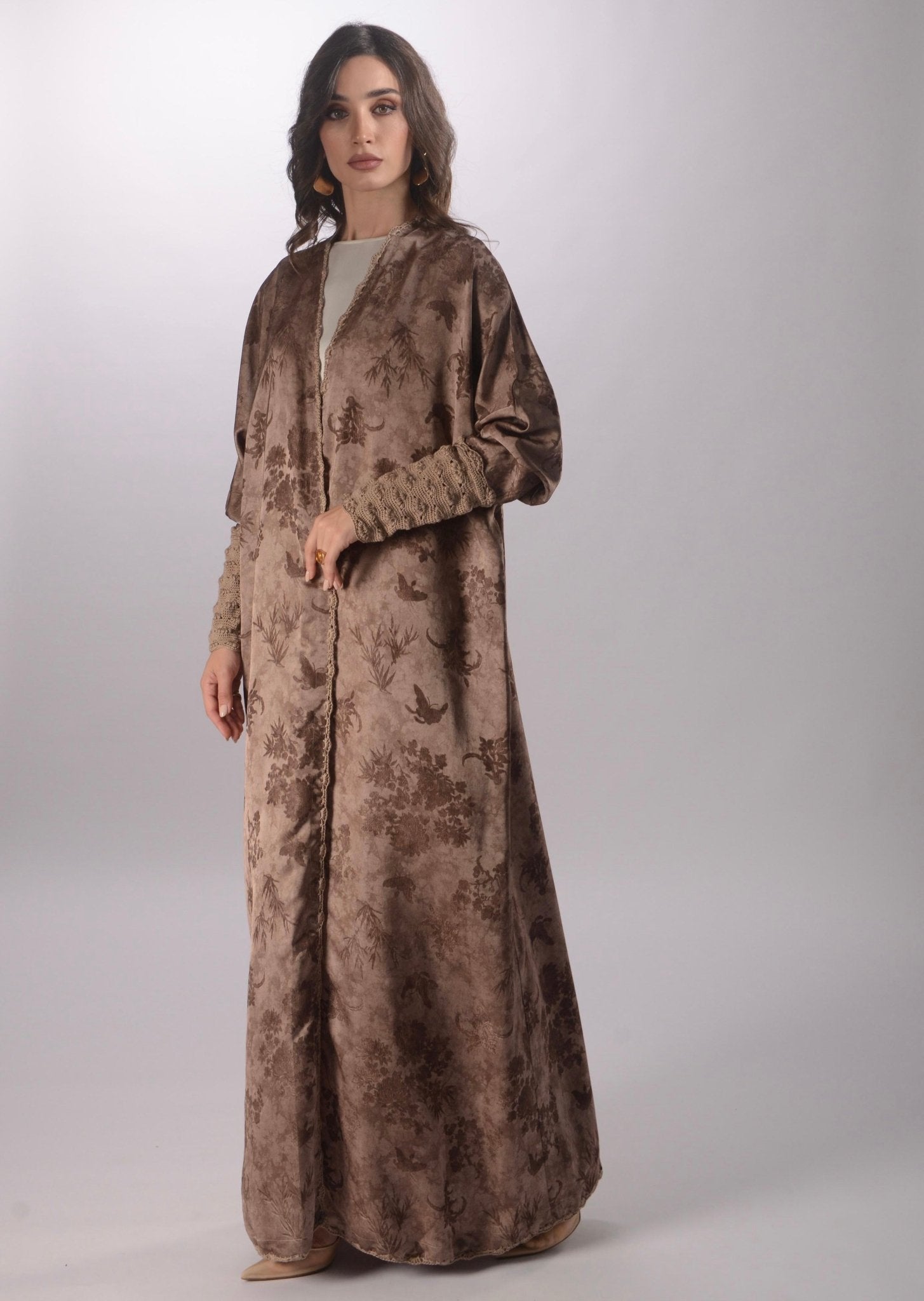 TH1722 ABAYA - THAA KSA - MIRA Y MANO