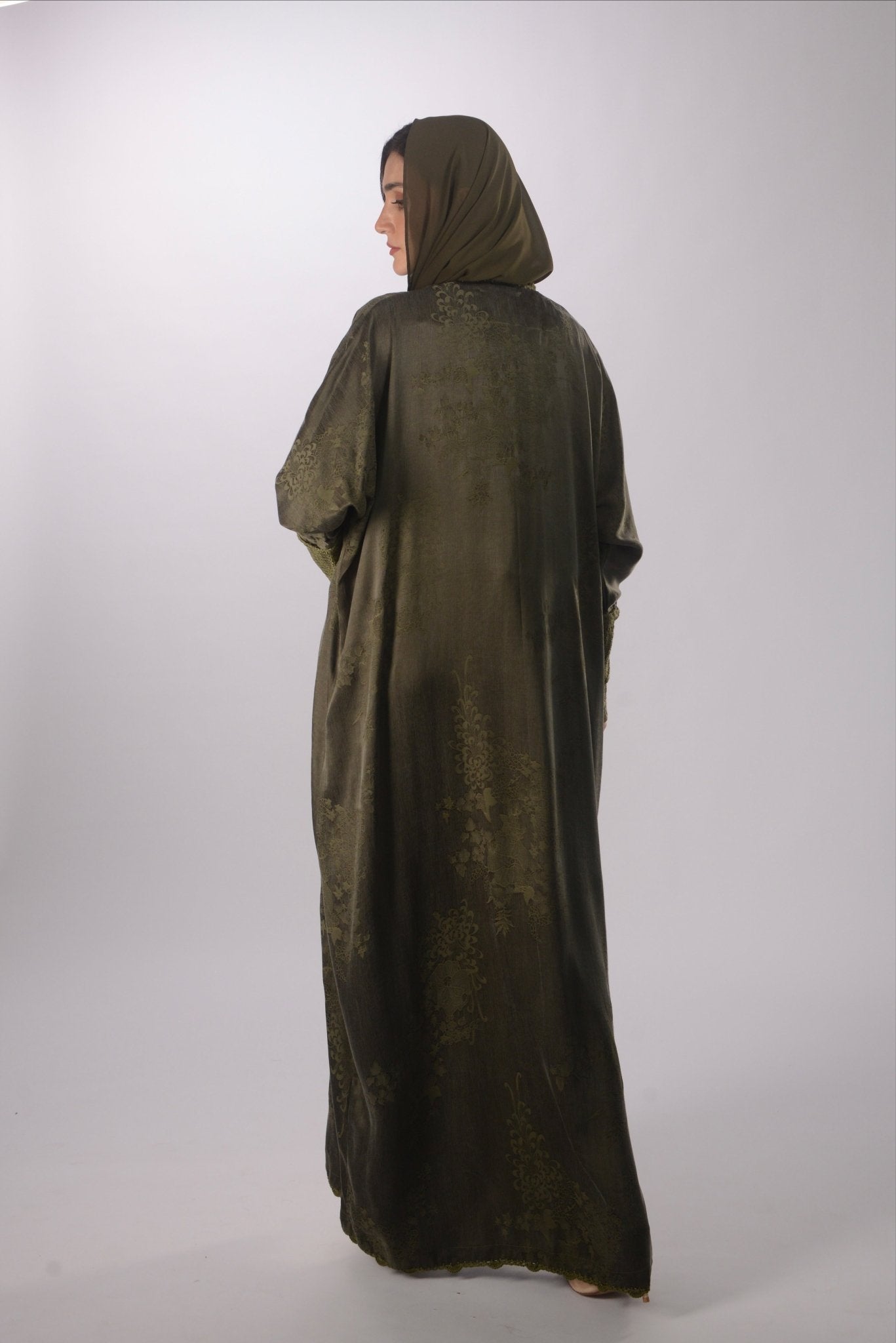 TH1730 ABAYA - THAA KSA - MIRA Y MANO