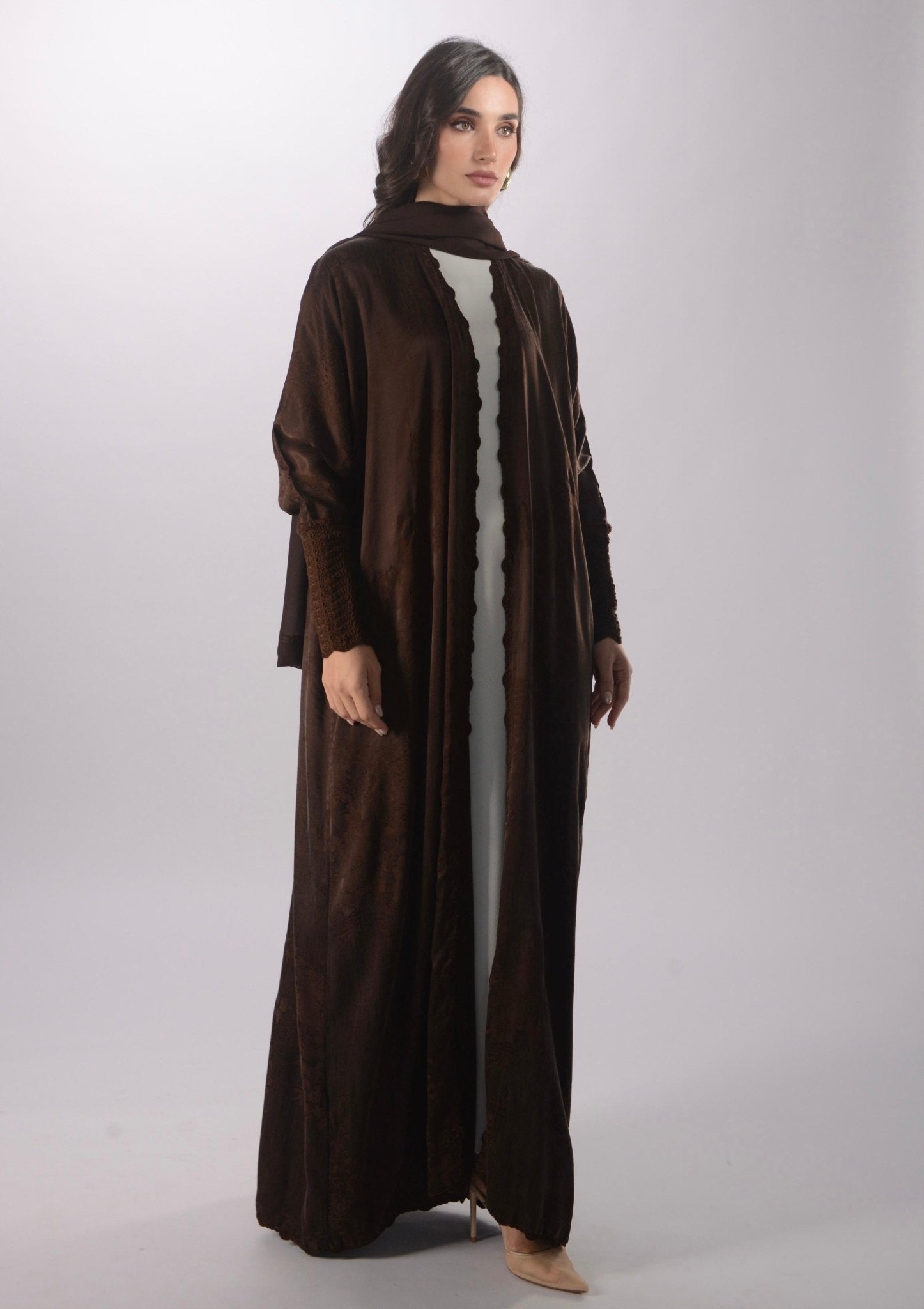 TH1731 ABAYA - THAA KSA - MIRA Y MANO