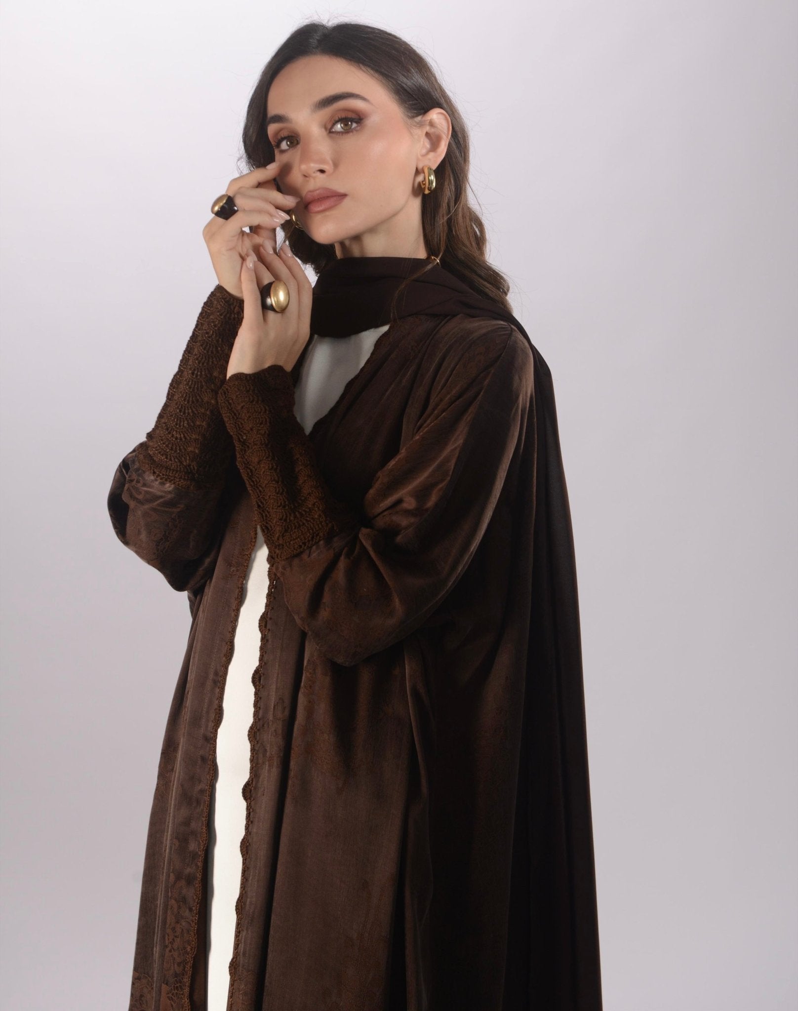 TH1731 ABAYA - THAA KSA - MIRA Y MANO