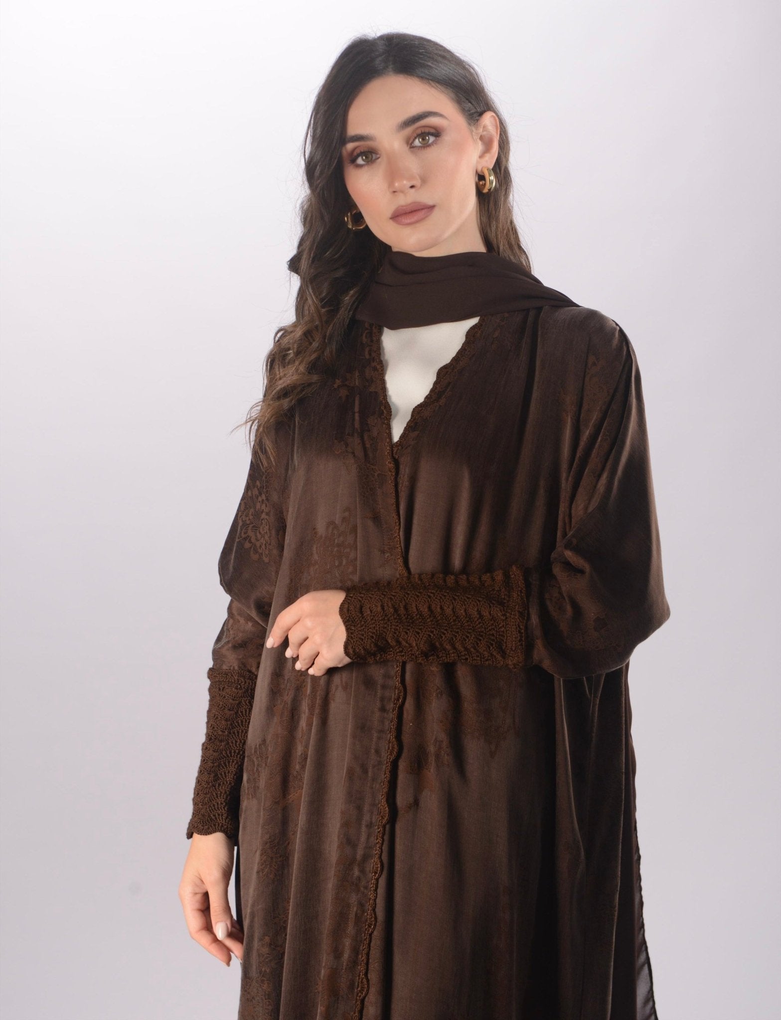 TH1731 ABAYA - THAA KSA - MIRA Y MANO