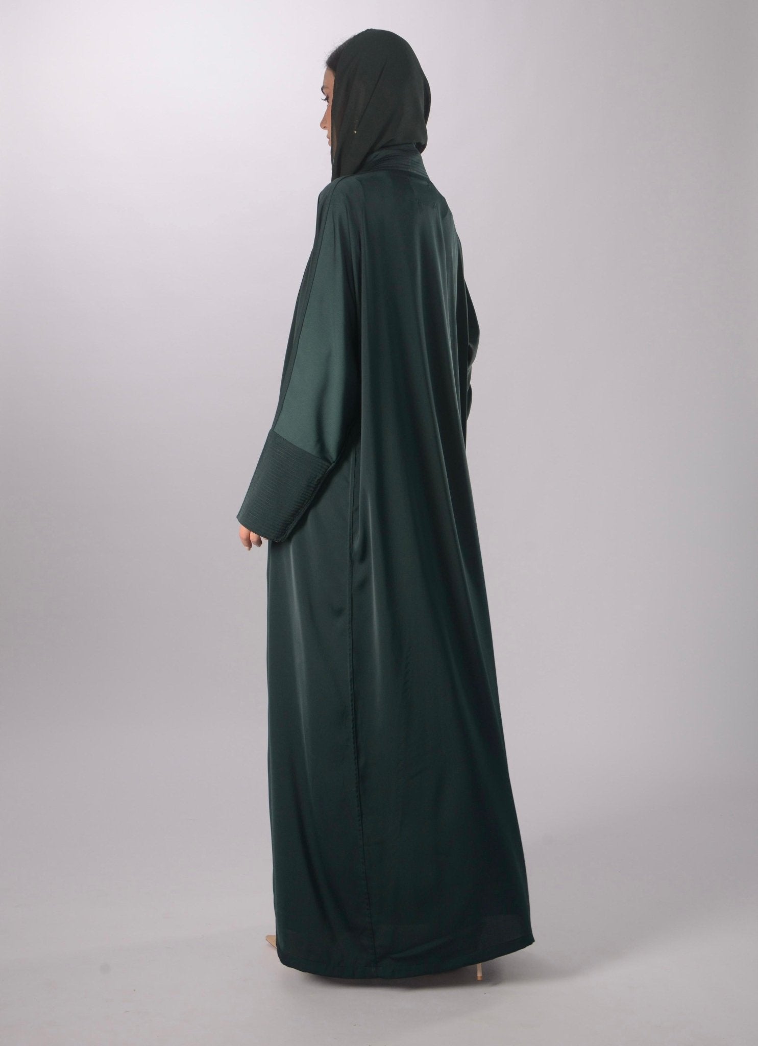 TH1745 ABAYA - THAA KSA - MIRA Y MANO
