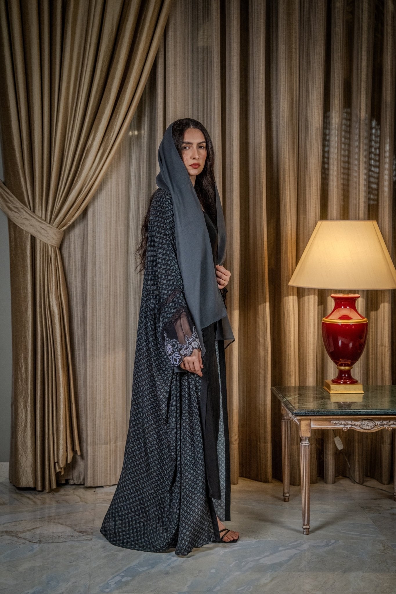 BT6529 - A ABAYA - THE DRESSING ROOM - MIRA Y MANO