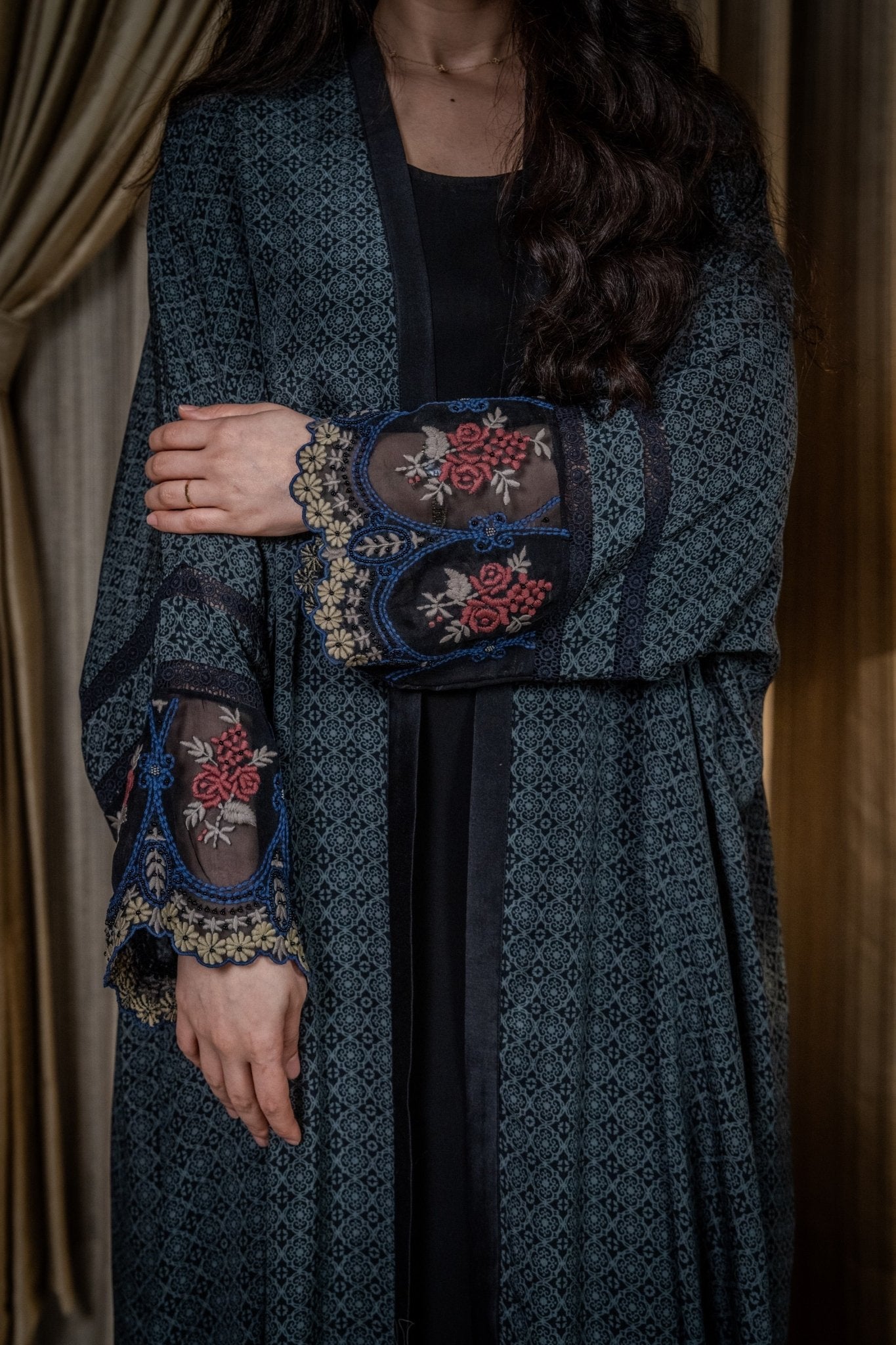 BT6529 - C ABAYA - THE DRESSING ROOM - MIRA Y MANO