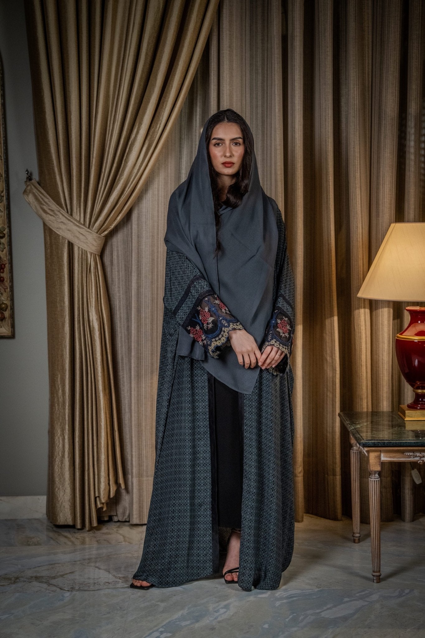 BT6529 - C ABAYA - THE DRESSING ROOM - MIRA Y MANO