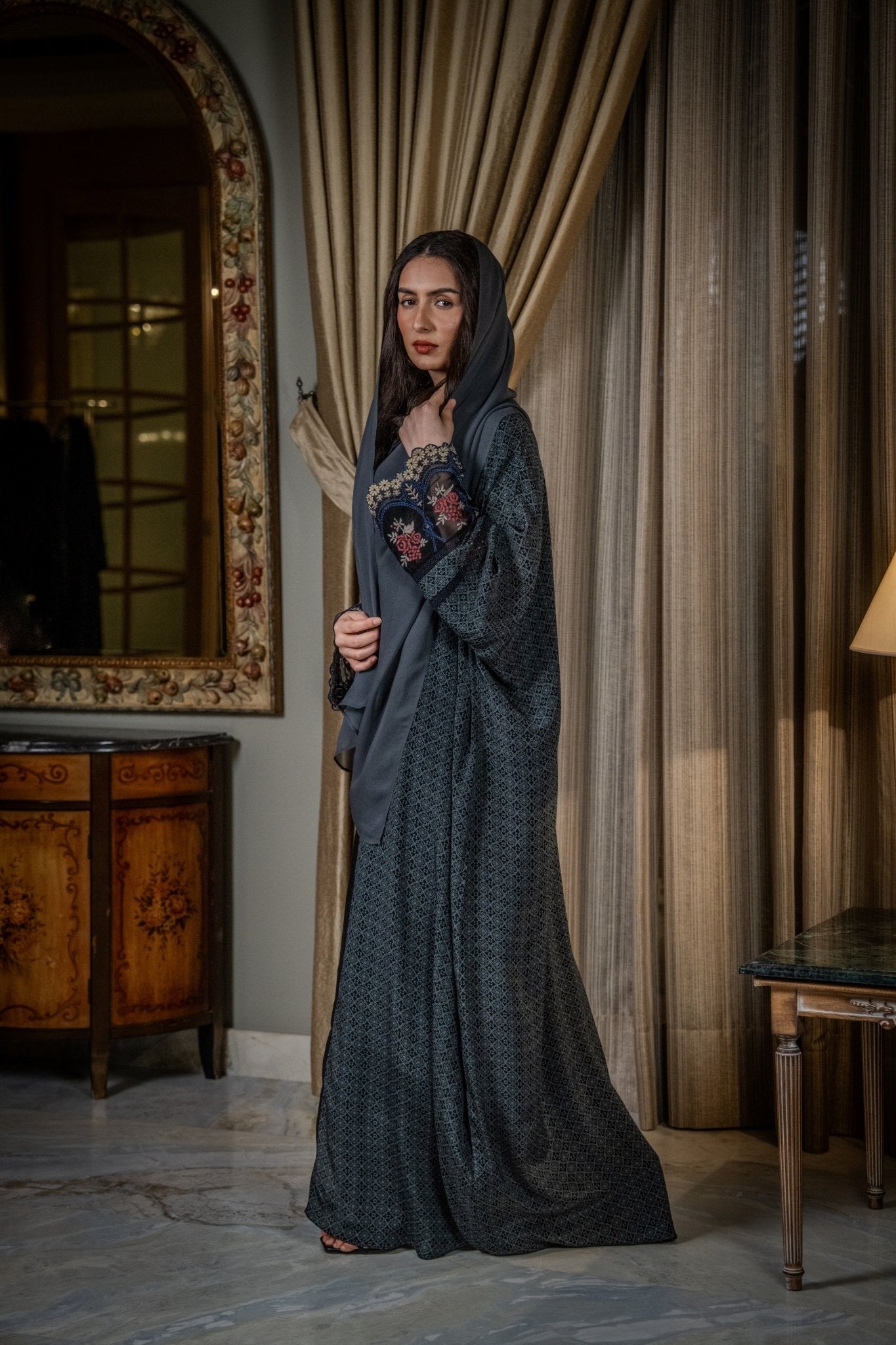 BT6529 - C ABAYA - THE DRESSING ROOM - MIRA Y MANO