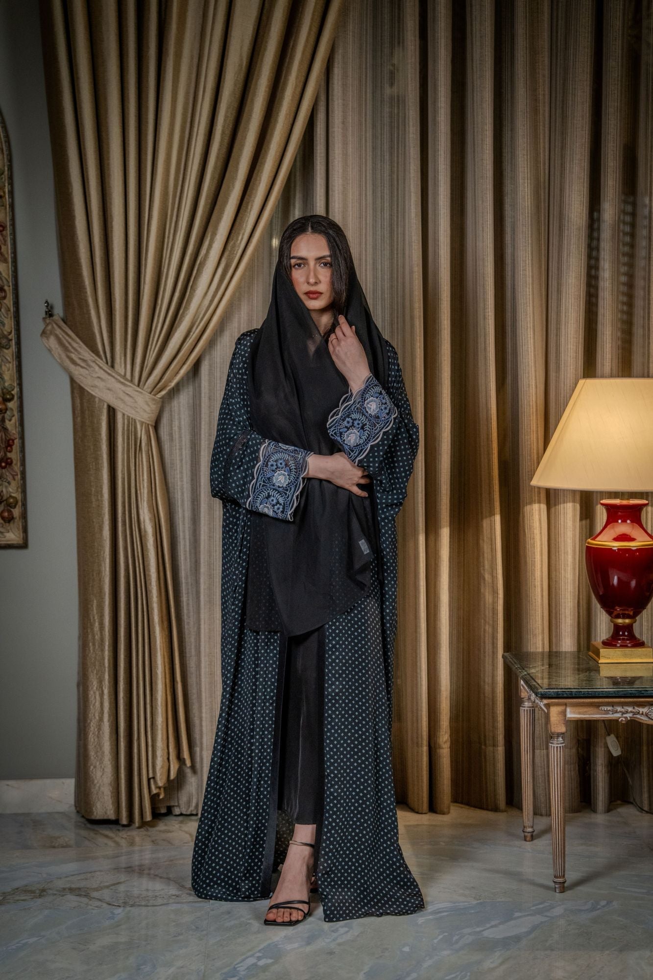 BT6529 - D ABAYA - THE DRESSING ROOM - MIRA Y MANO